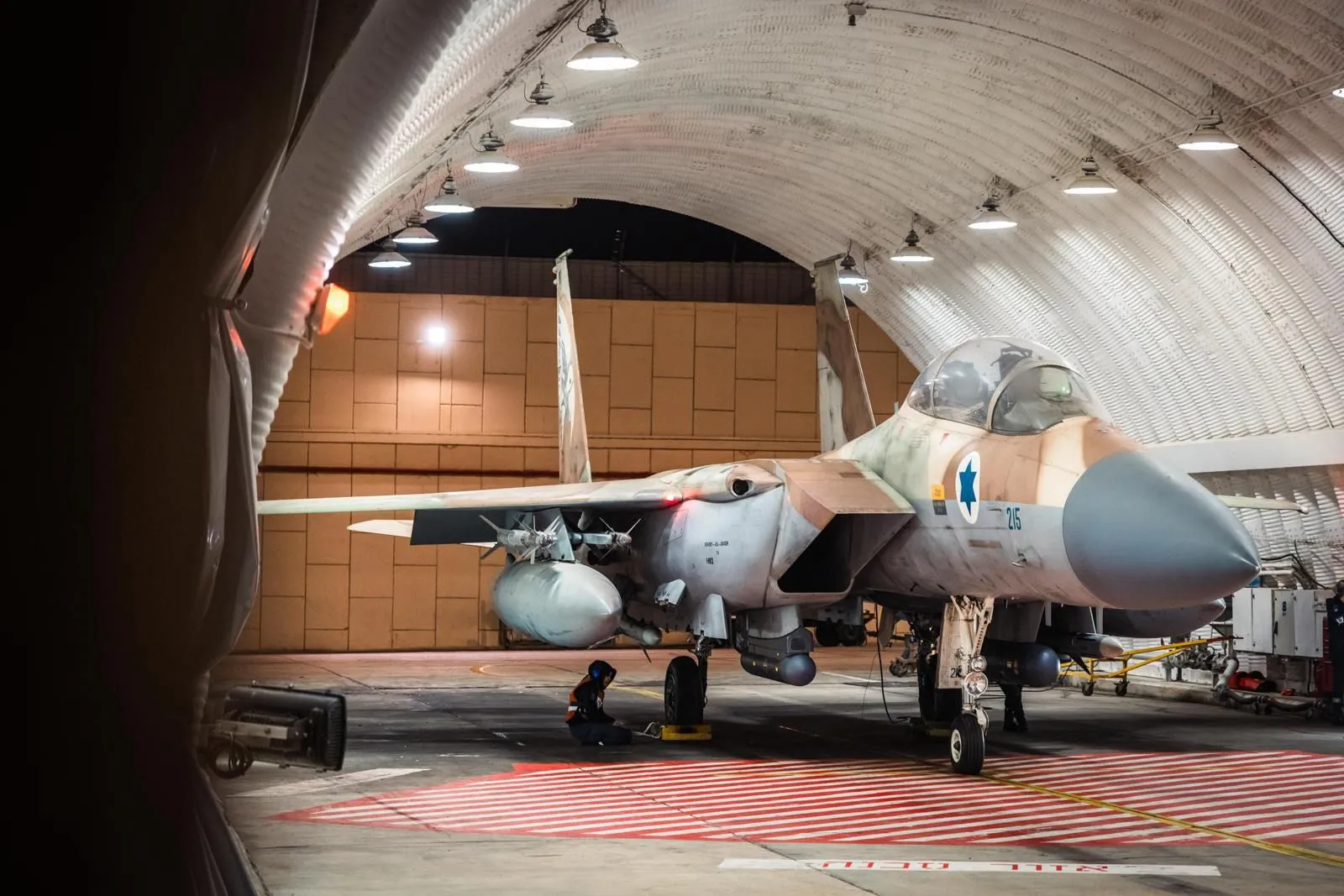 An Iranian missile strike paralyzes the military command of the regime