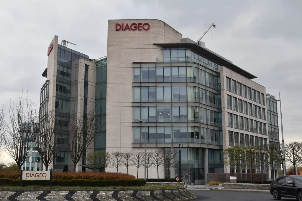 Изненадваща оставка на главния изпълнителен директор на Diageo сред пазарни предизвикателства