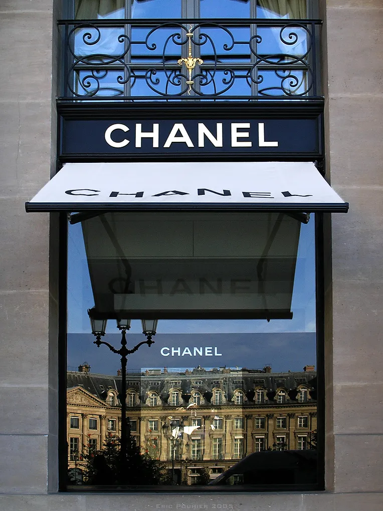 Модната икона Chanel превзема Хемптън с летен салон и върхови колекции
