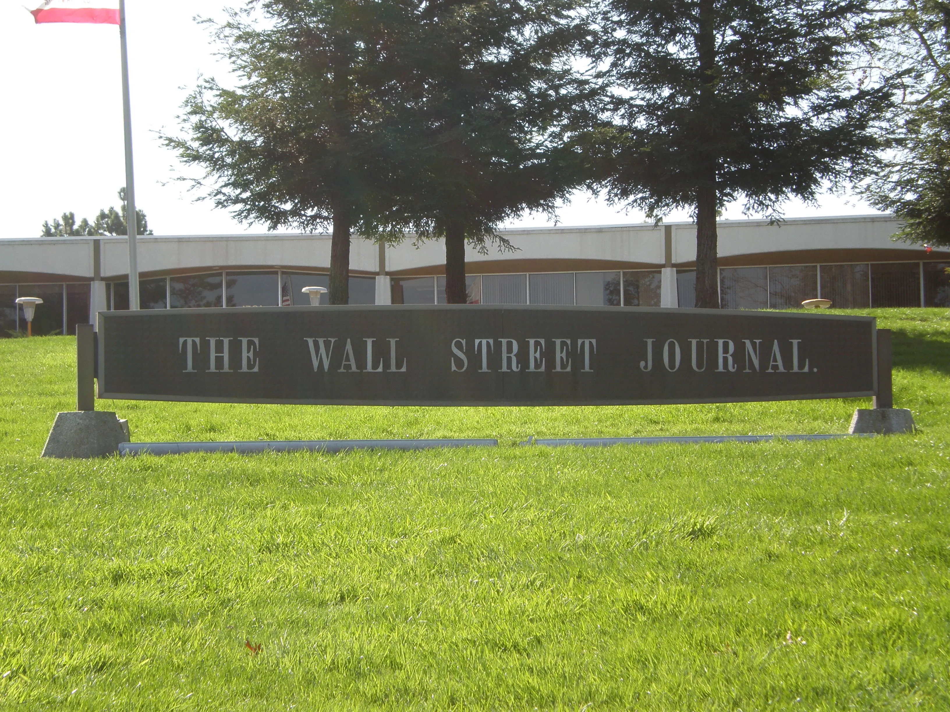 Медиен гигант под прицел: Тръмп предявява мащабен иск срещу The Wall Street Journal