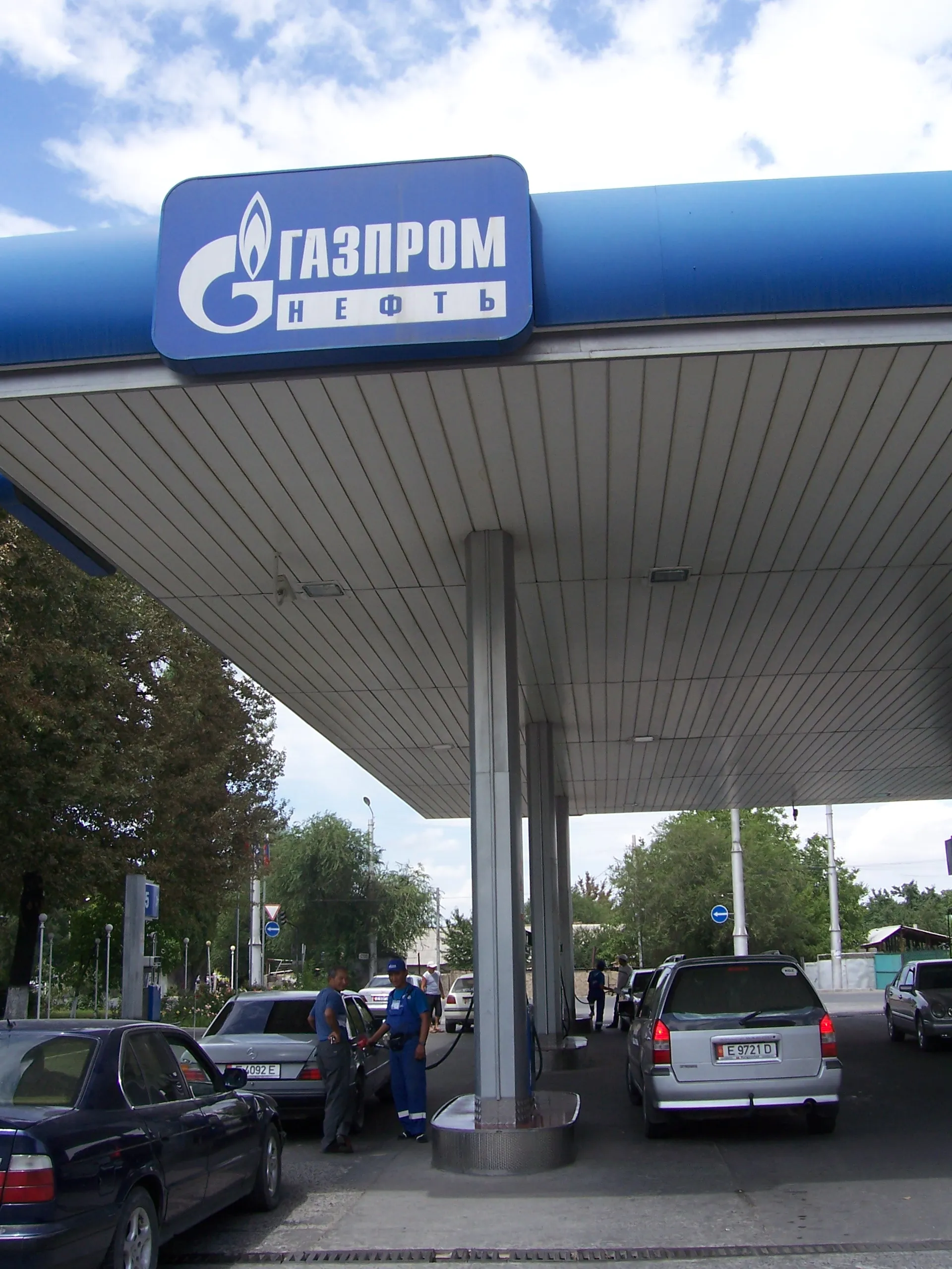 НИС разпродава българския си бизнес сред геополитически натиск и санкционни предизвикателства