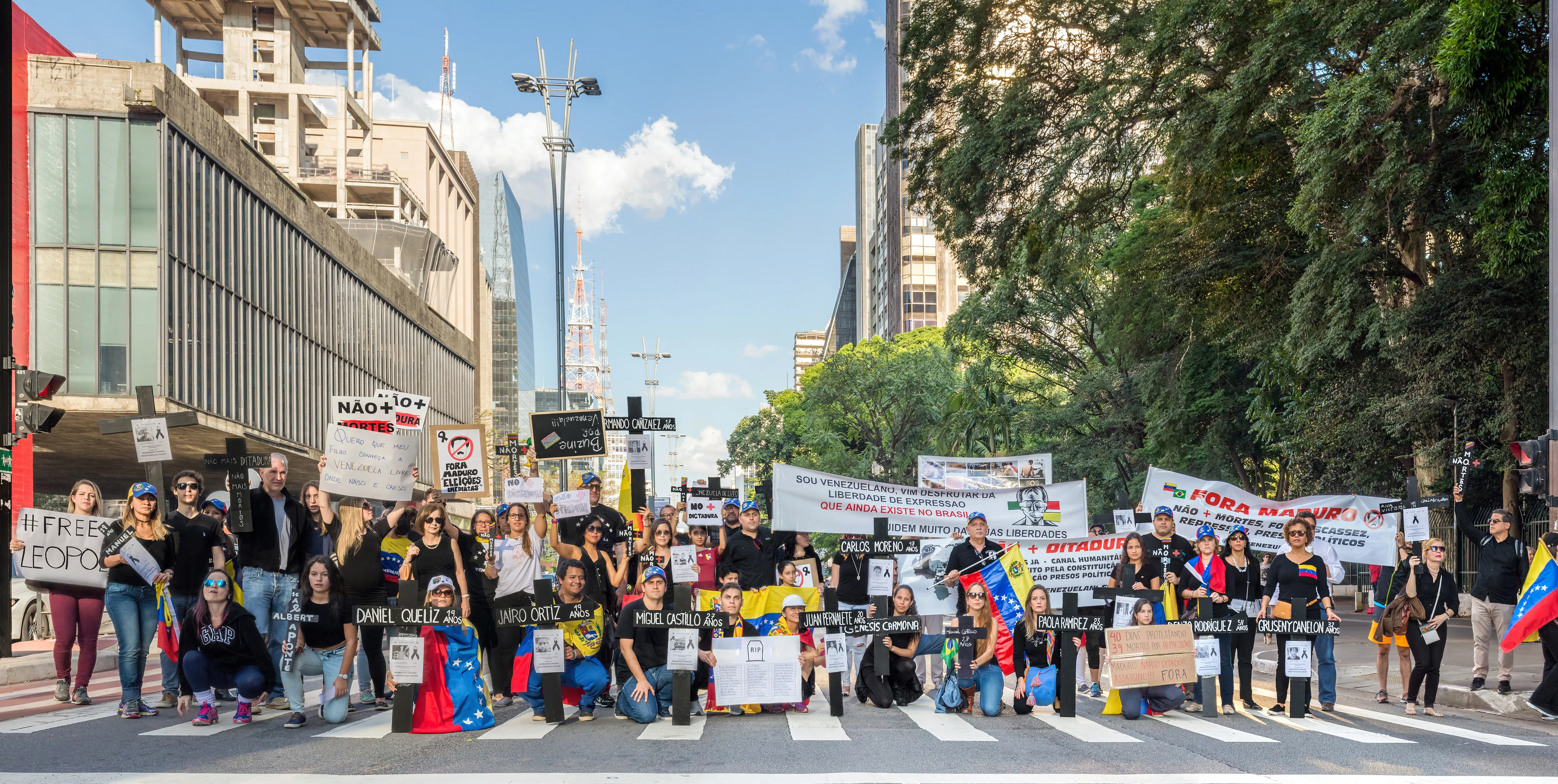 Border protest blocks the road to Greece at Makaza - a large-scale action shook the region
