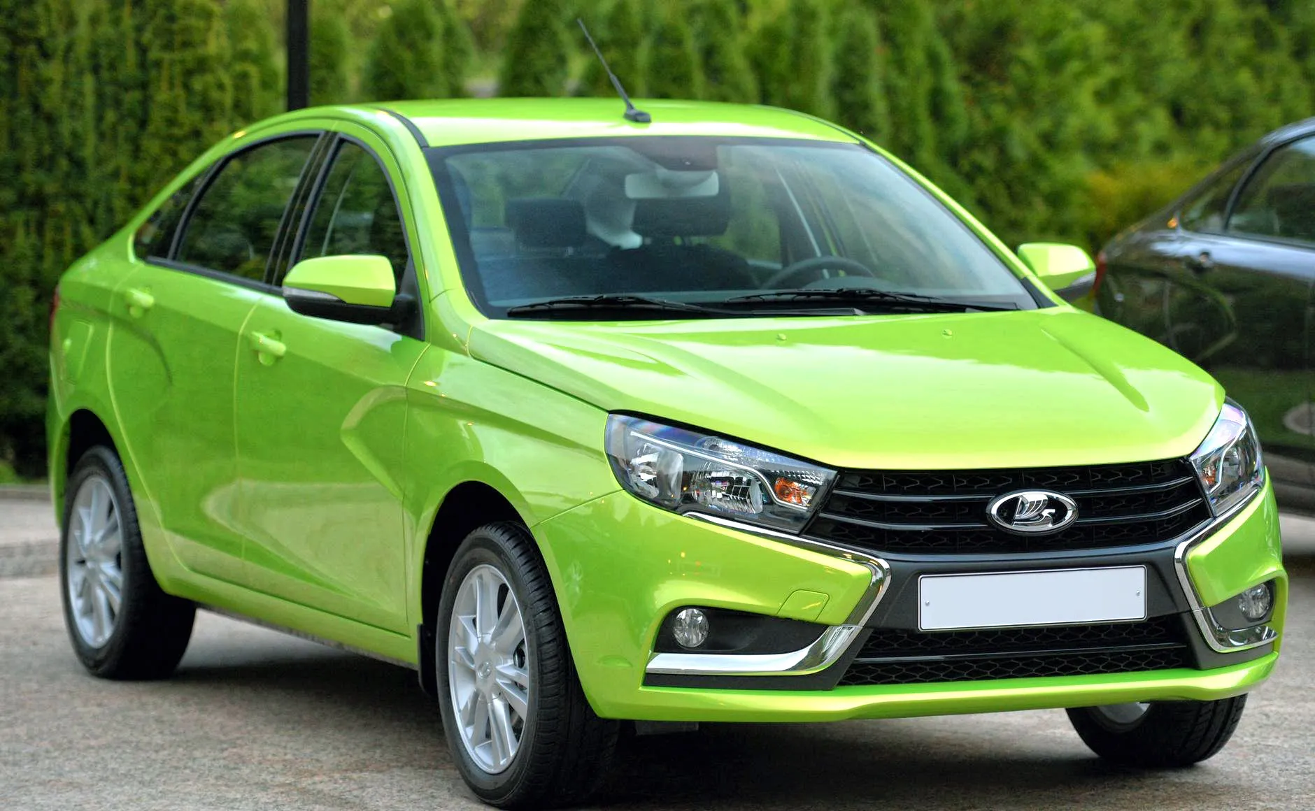 Дефект у Lada Vesta: Кермо, що блокується, загрожує життю водіїв