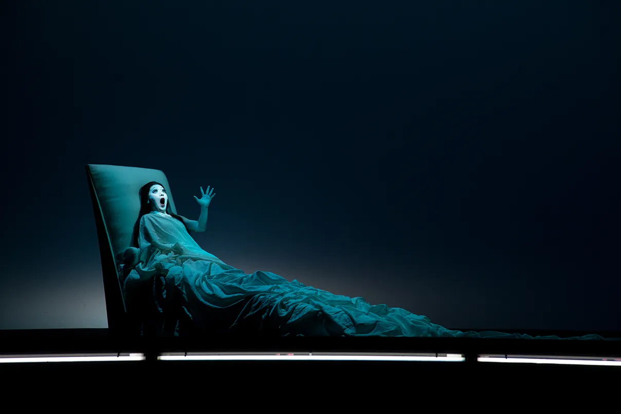 Травиата в Бургас: Блясък и трагедия на оперната сцена