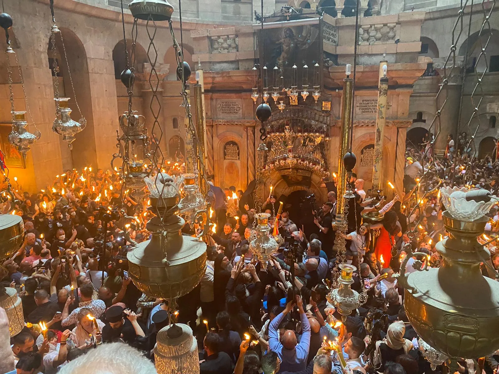 Българска делегация няма да вземе Благодатния огън от Йерусалим тази година