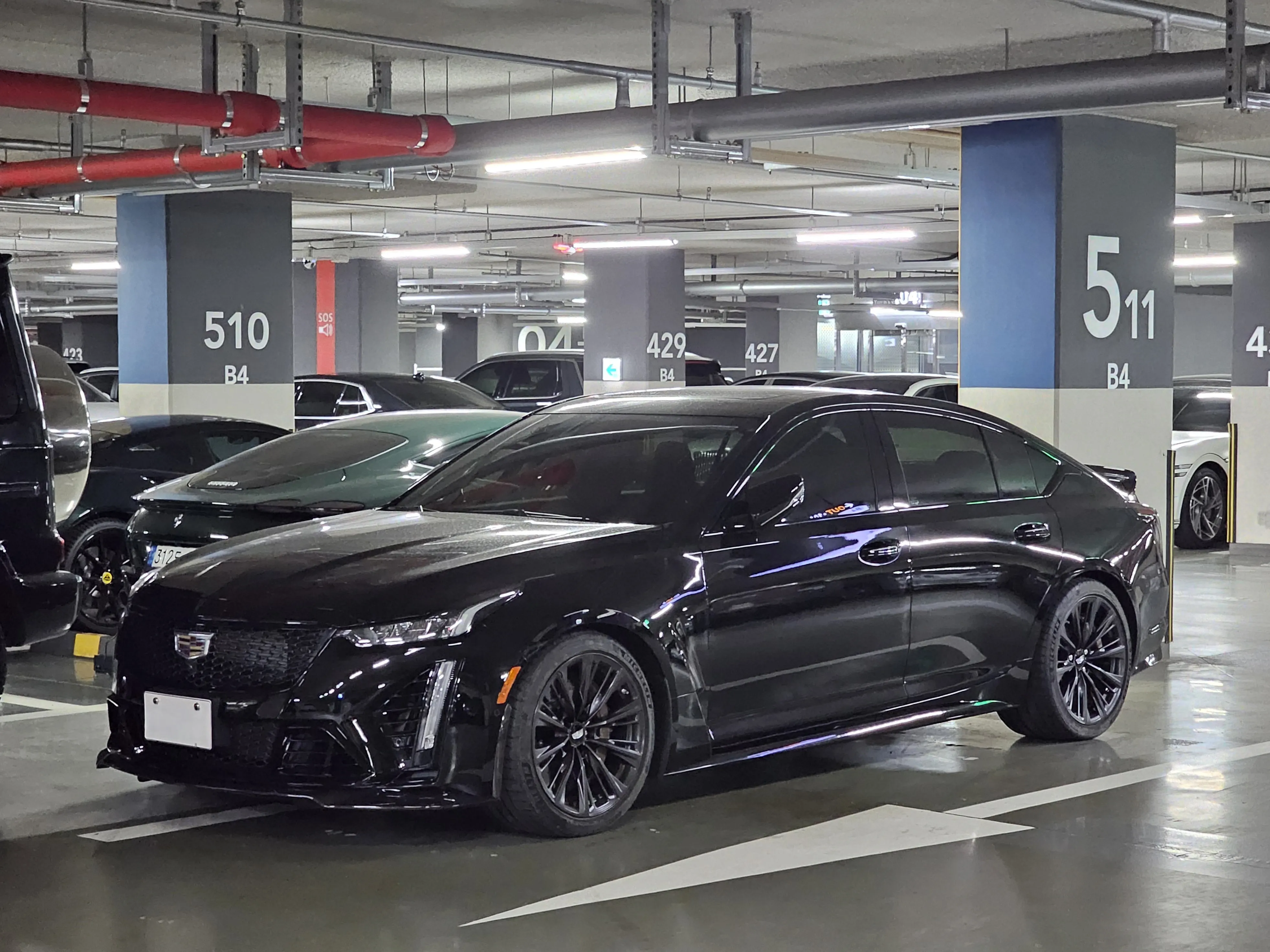 Cadillac представя лимитиран CT5-V Blackwing: Звяр за Формула 1 с ръчни скорости