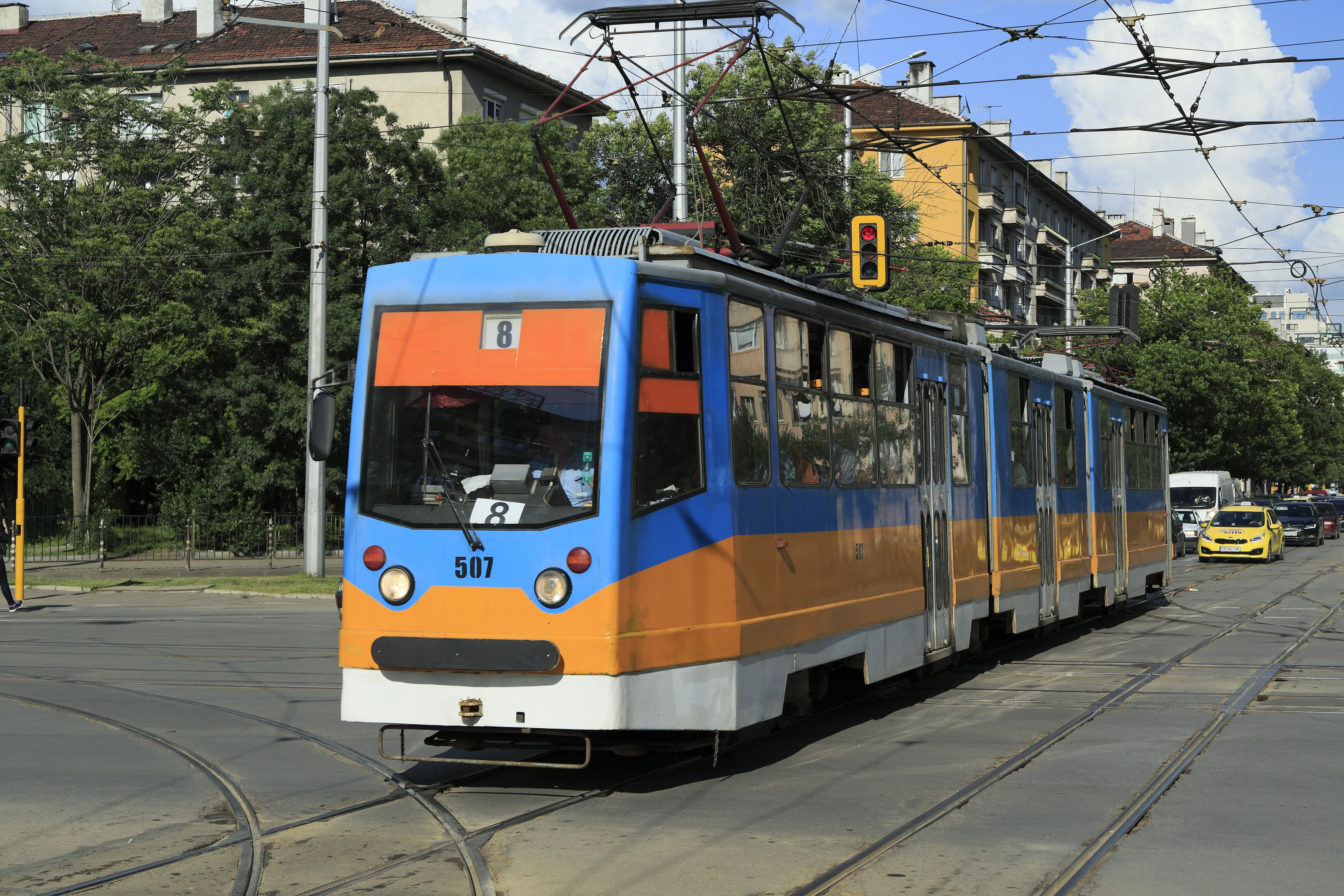 Tram No. 8 derails in Sofia: Incident blocks traffic in Lyulin district