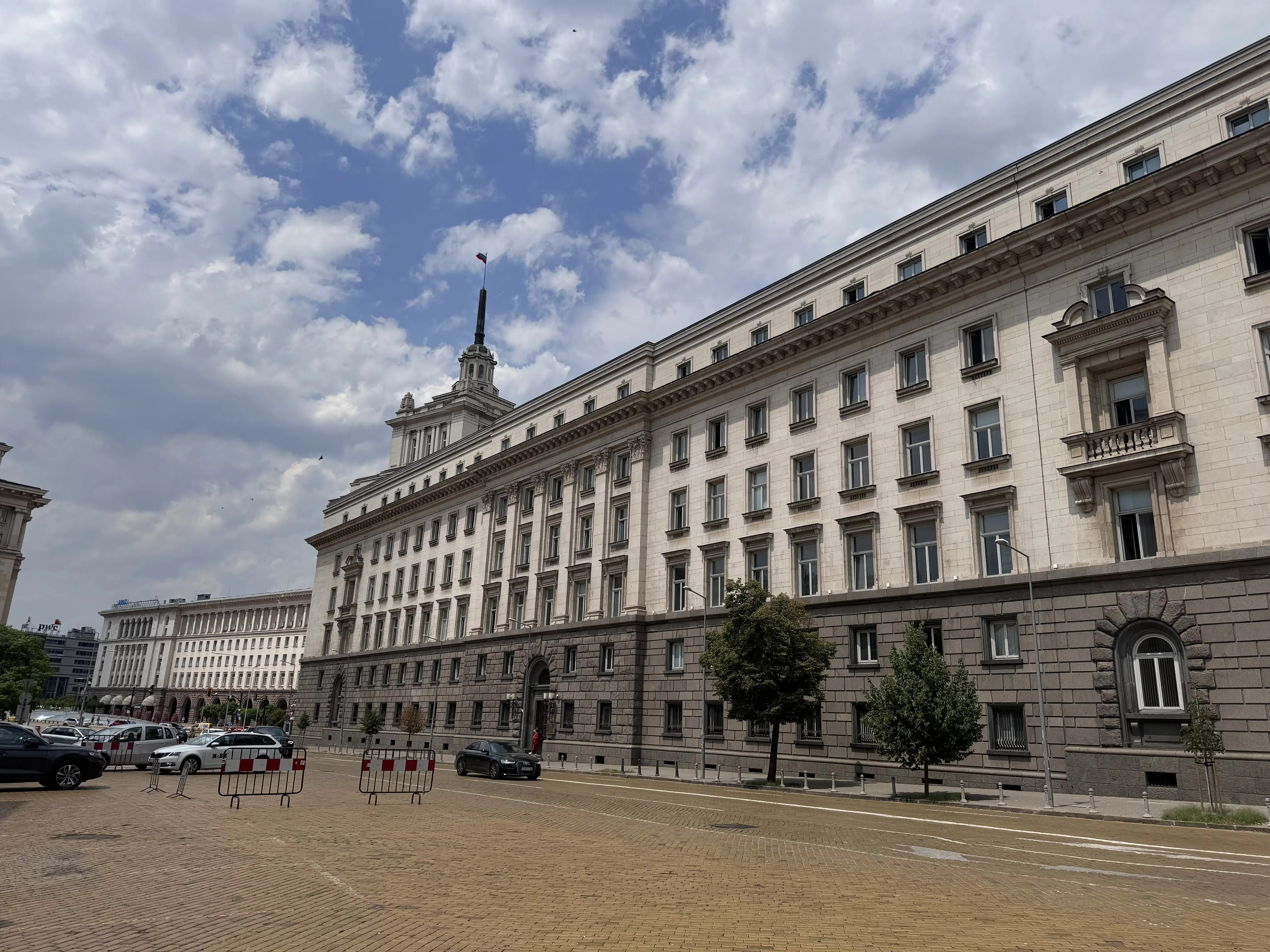 Минимална работна заплата 2027: Какви промени подготвя социалното министерство?