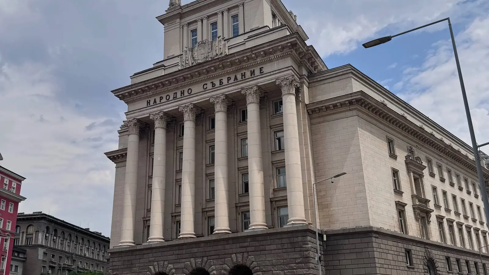Депутатите гласуват ръководството на НЗОК и промени в закона за висшето образование