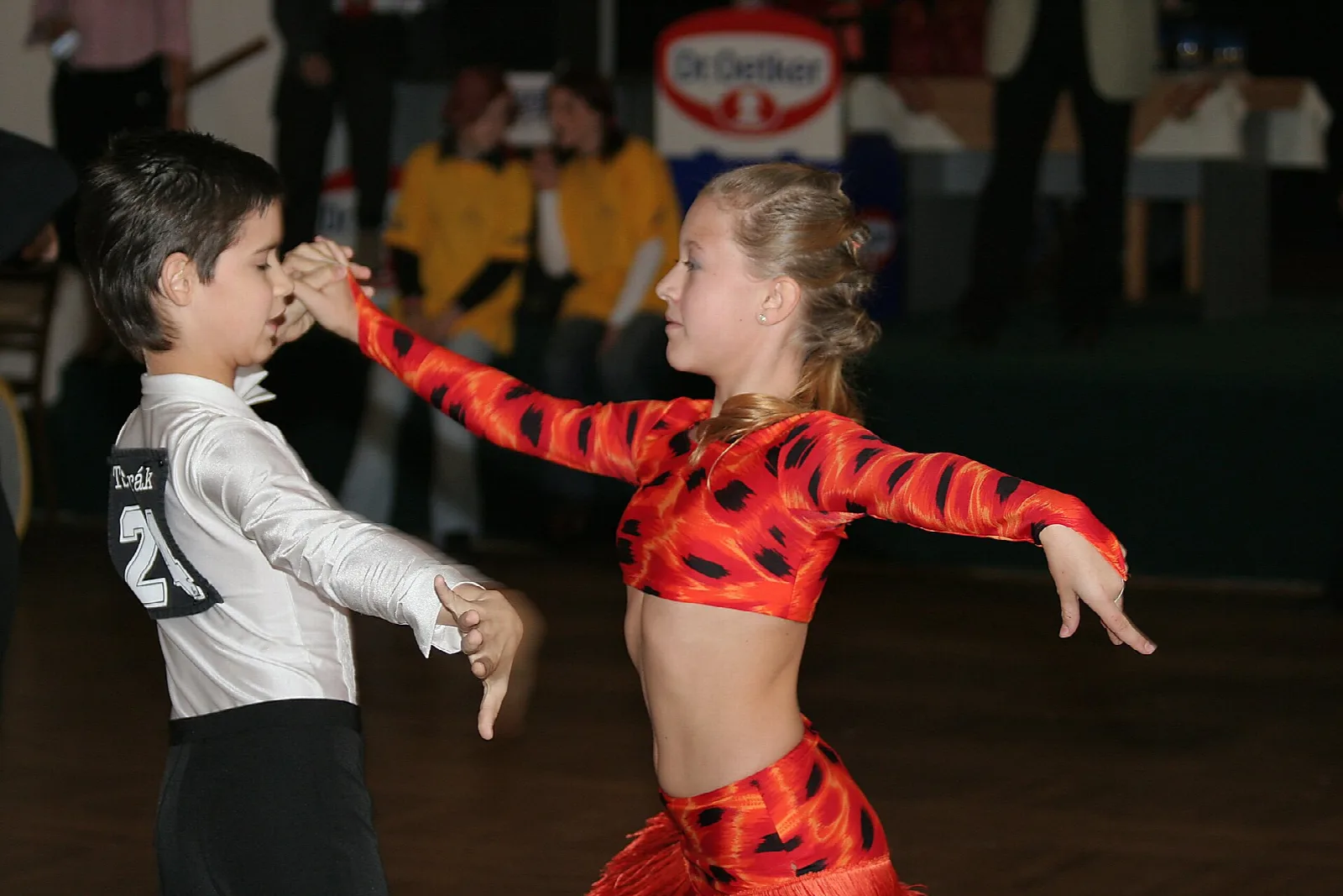 Бургас ще домакини световно и европейско първенство по спортен танц