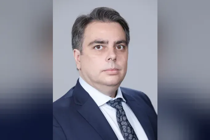 Асен Василев обвинява ДАНС в покровителстване на престъпни групи