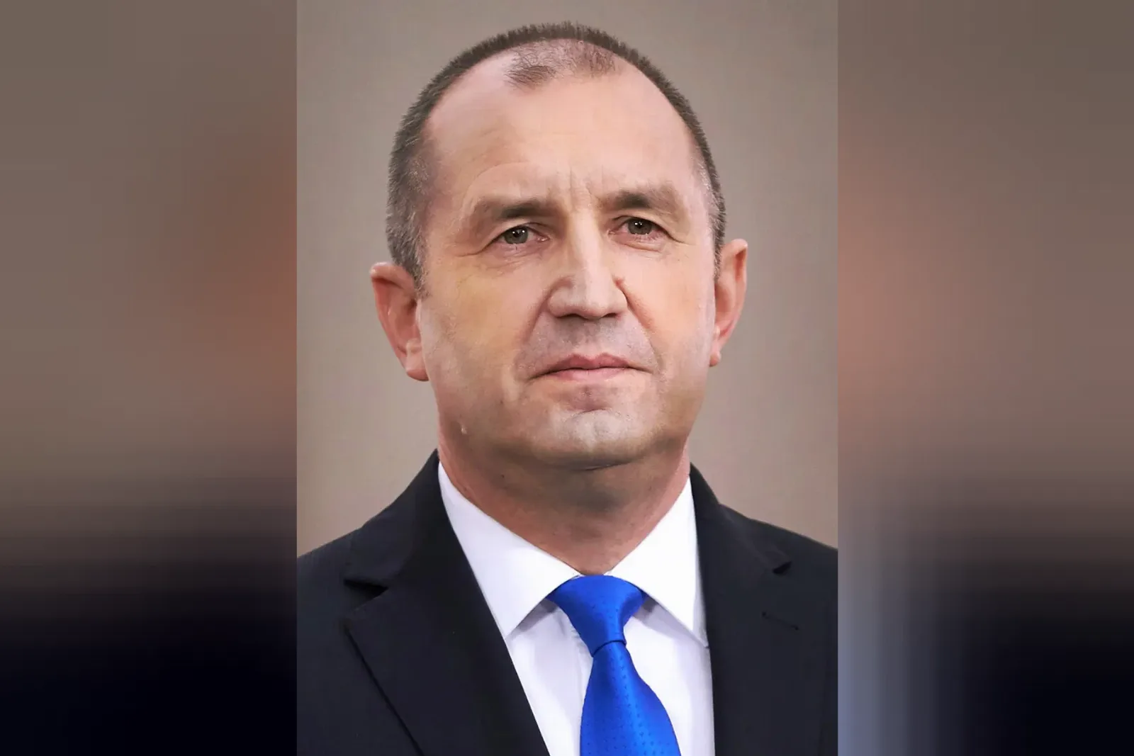Радев обяви почти пълна забрана на рекламата за хазарт