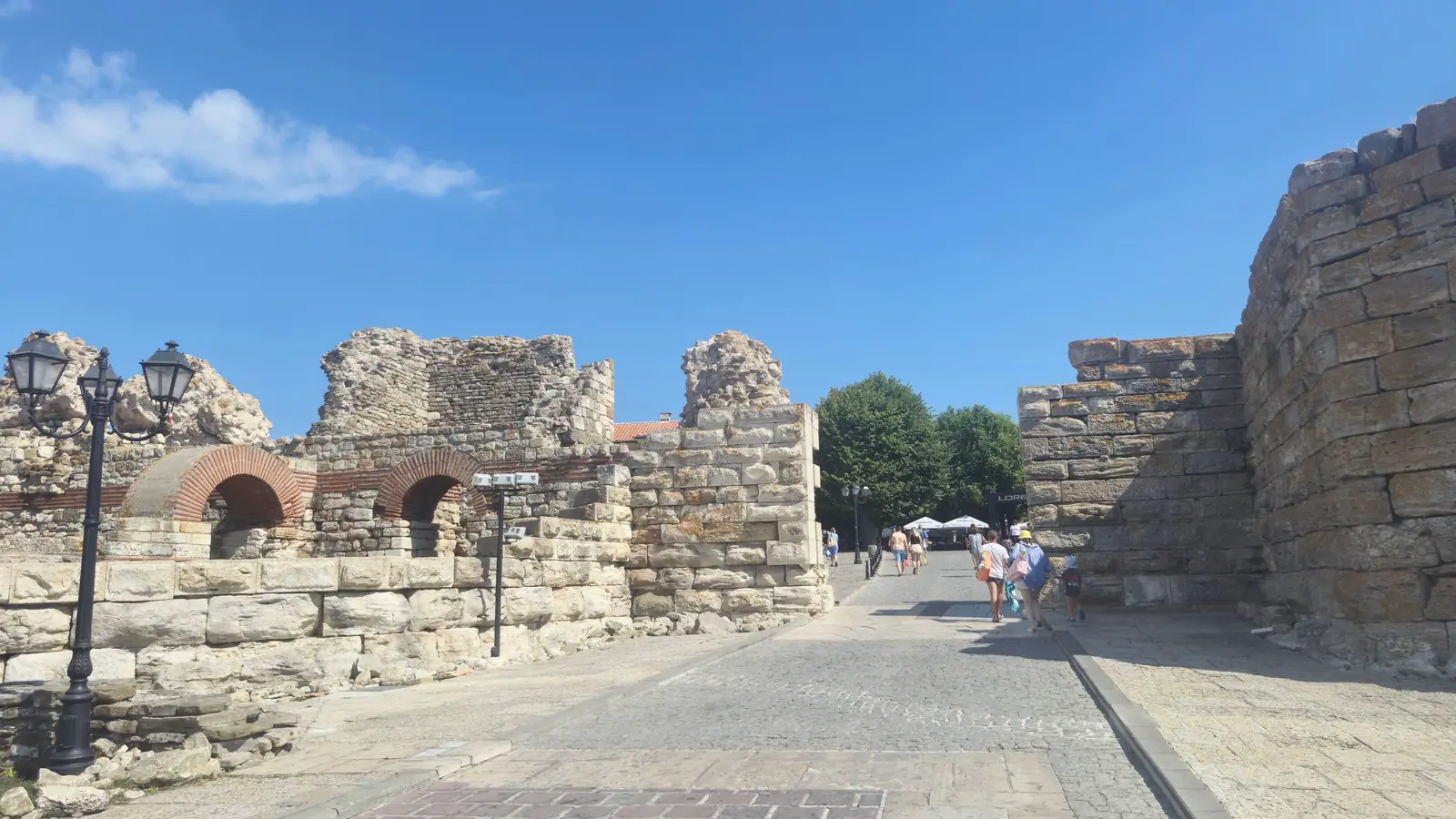 Free Wi-Fi in Old Nessebar: devices installed on street lamps