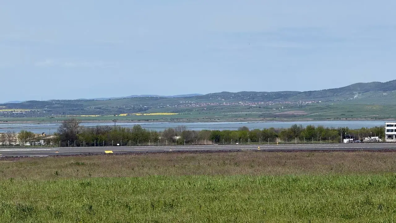 Полетите Бургас – София остават и през зимата, от май 2027 г. тръгва линия до Бристъл