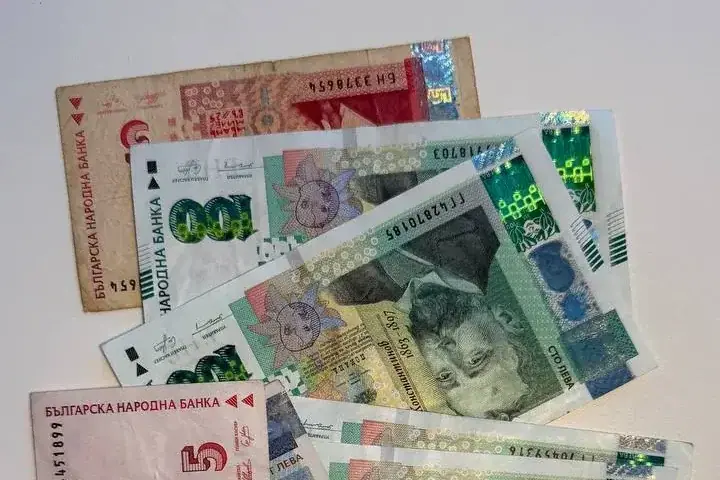 От днес се изплаща еднократната помощ от 50 евро за хора под линията на бедност
