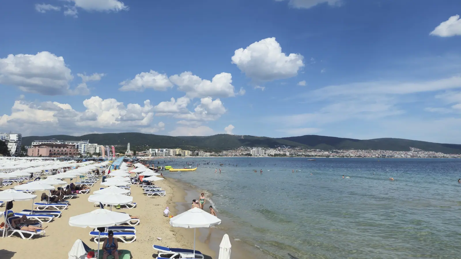Burgas beach packs out in October as temperatures reach 26C