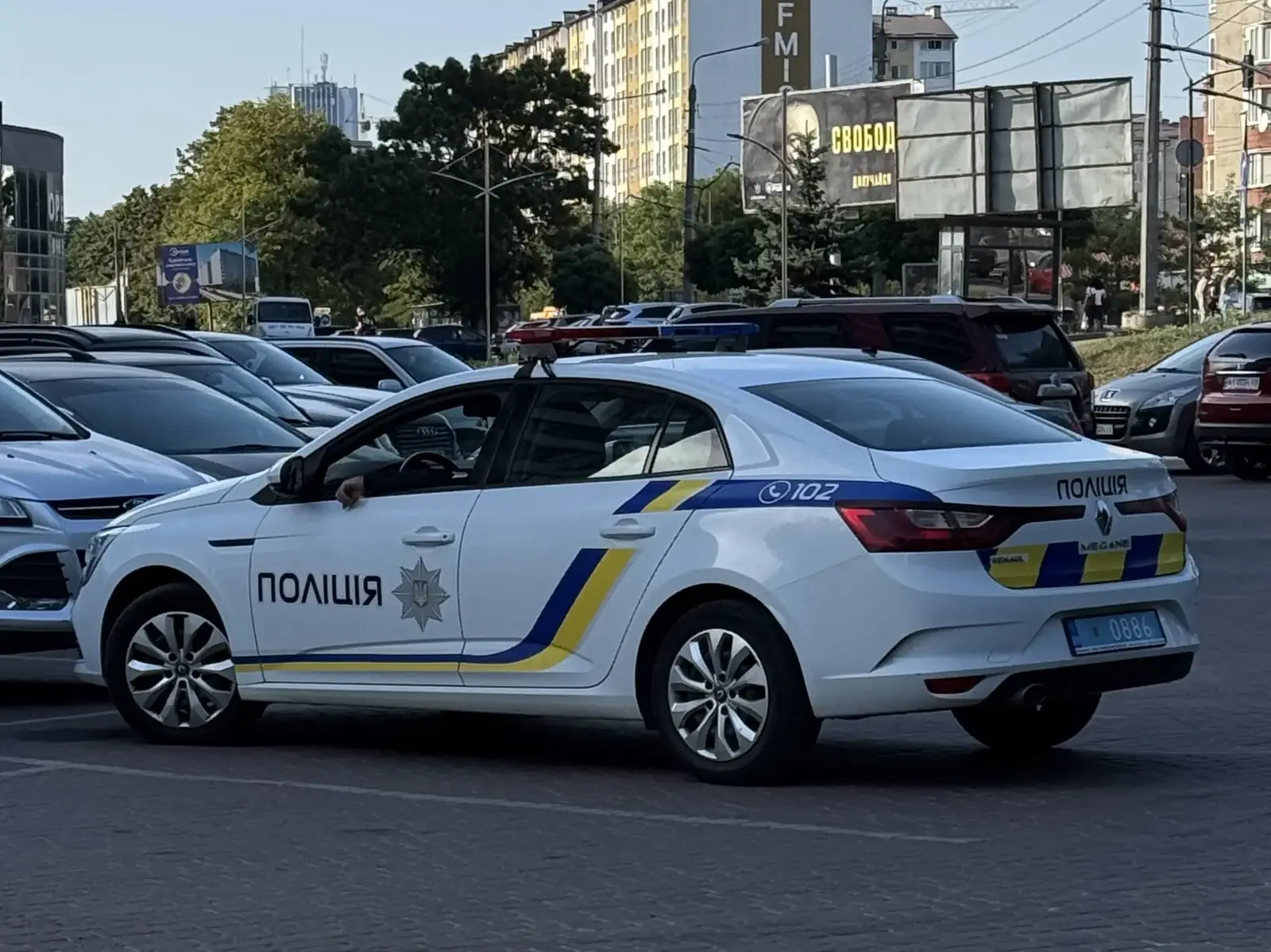 СБУ задържа 19-годишен студент за бомба под микробус с военни в Ровно