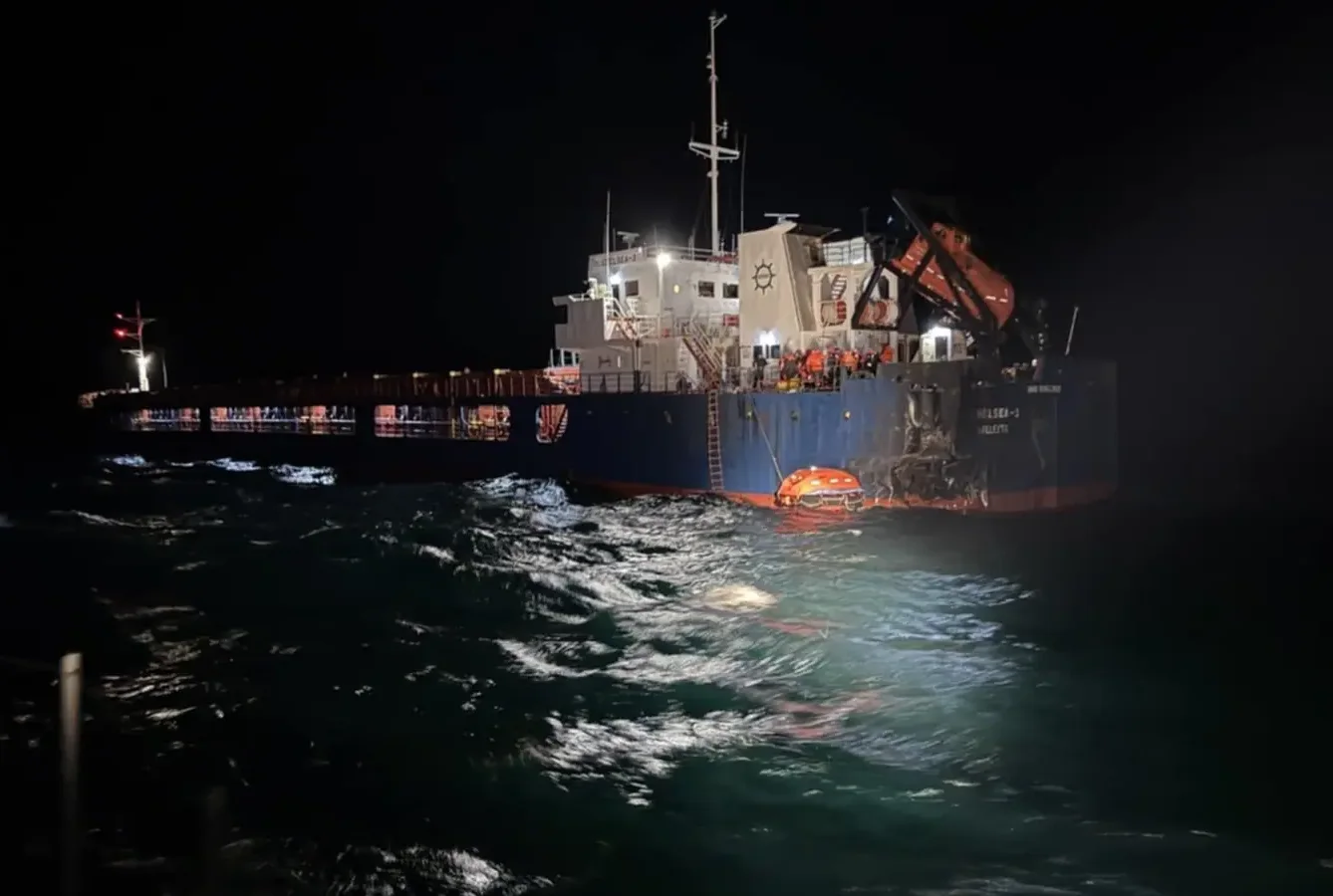 Гранична полиция спаси 15 моряци от малтийски кораб край Бяла