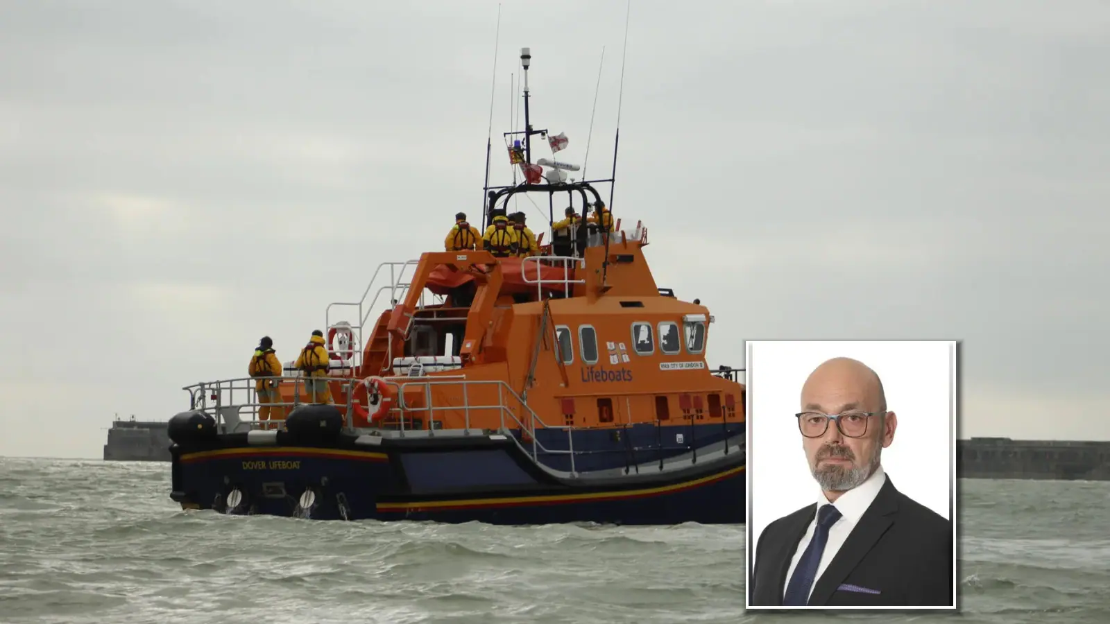 Четирима оцелели моряци от потъналия след удар с дрон кораб са във Варна