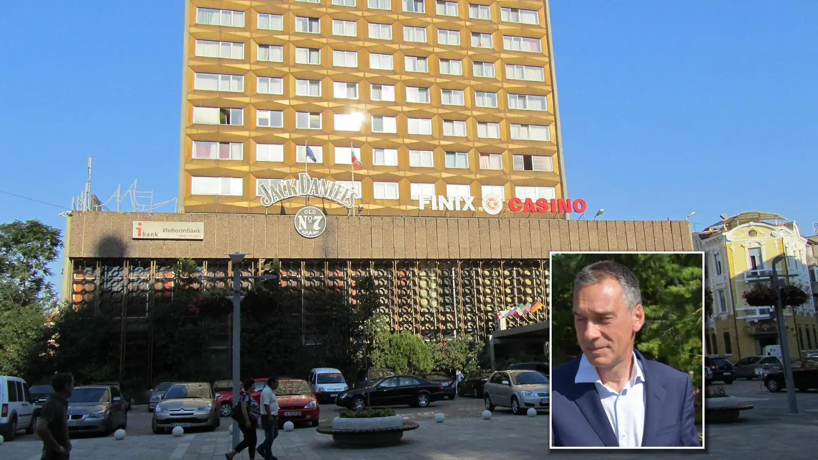 Signal: official parking spaces in front of Hotel „Burgas“ are being sublet for 3 euros per hour