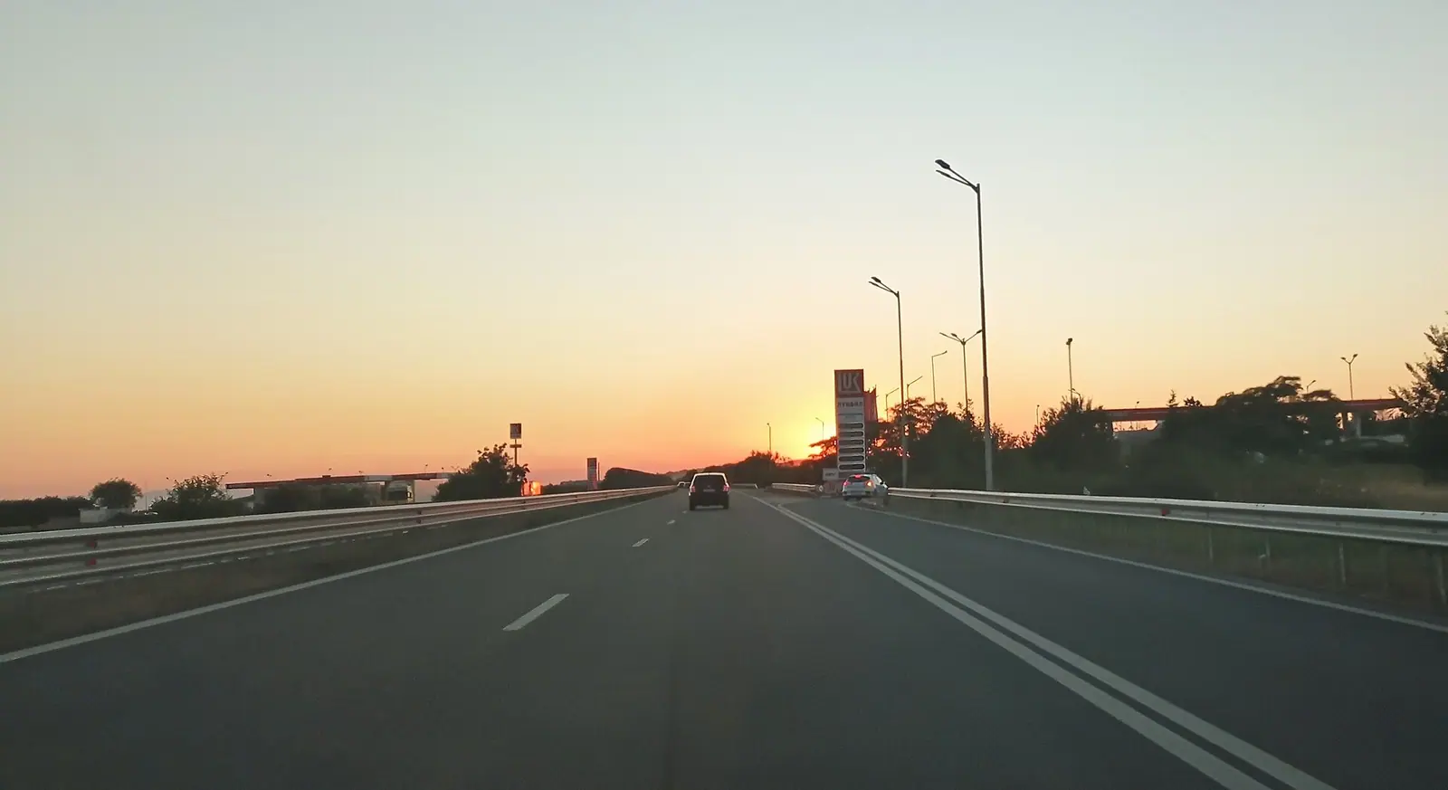Minibus overturns on Trakia motorway towards Burgas, traffic uses hard shoulder