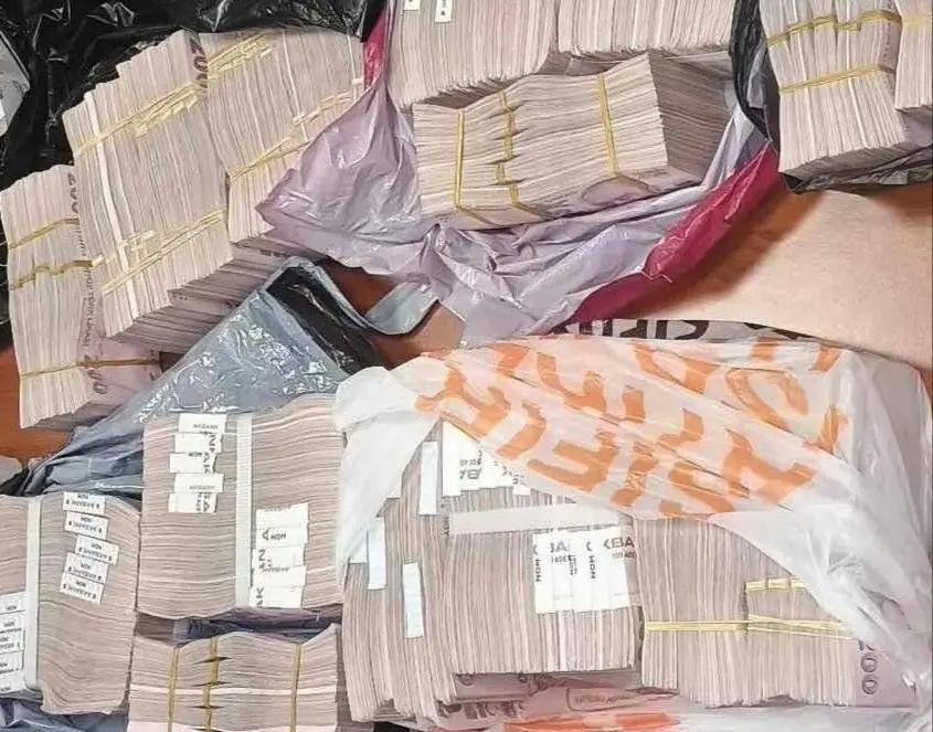 Митничари на Малко Търново задържаха 4 млн. турски лири без декларация