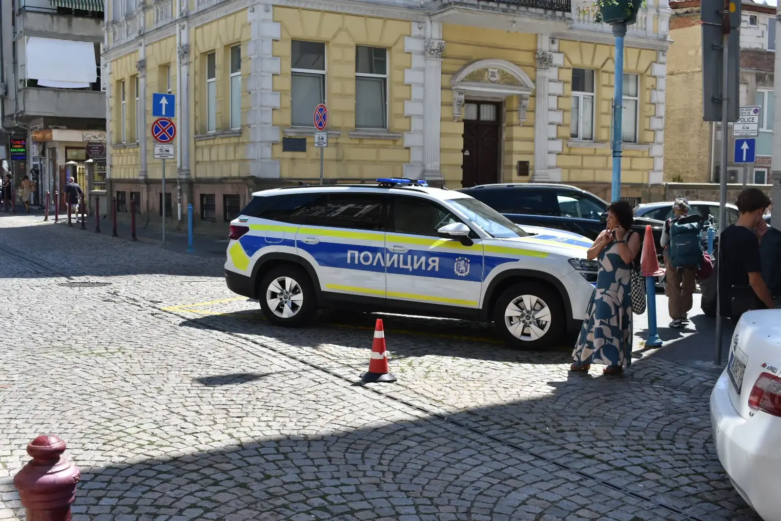 Organised crime police search building with accounting office in Burgas's Madika district
