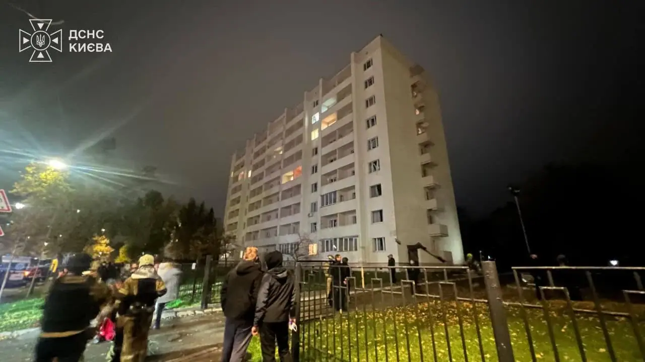 Russian ballistic missiles hit Kyiv, killing a woman and injuring 14; South Bridge damaged