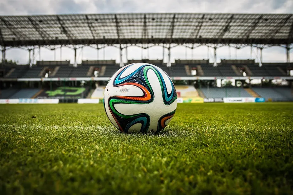 Liverpool conclude a major deal for promising French striker Hugo Ekitike