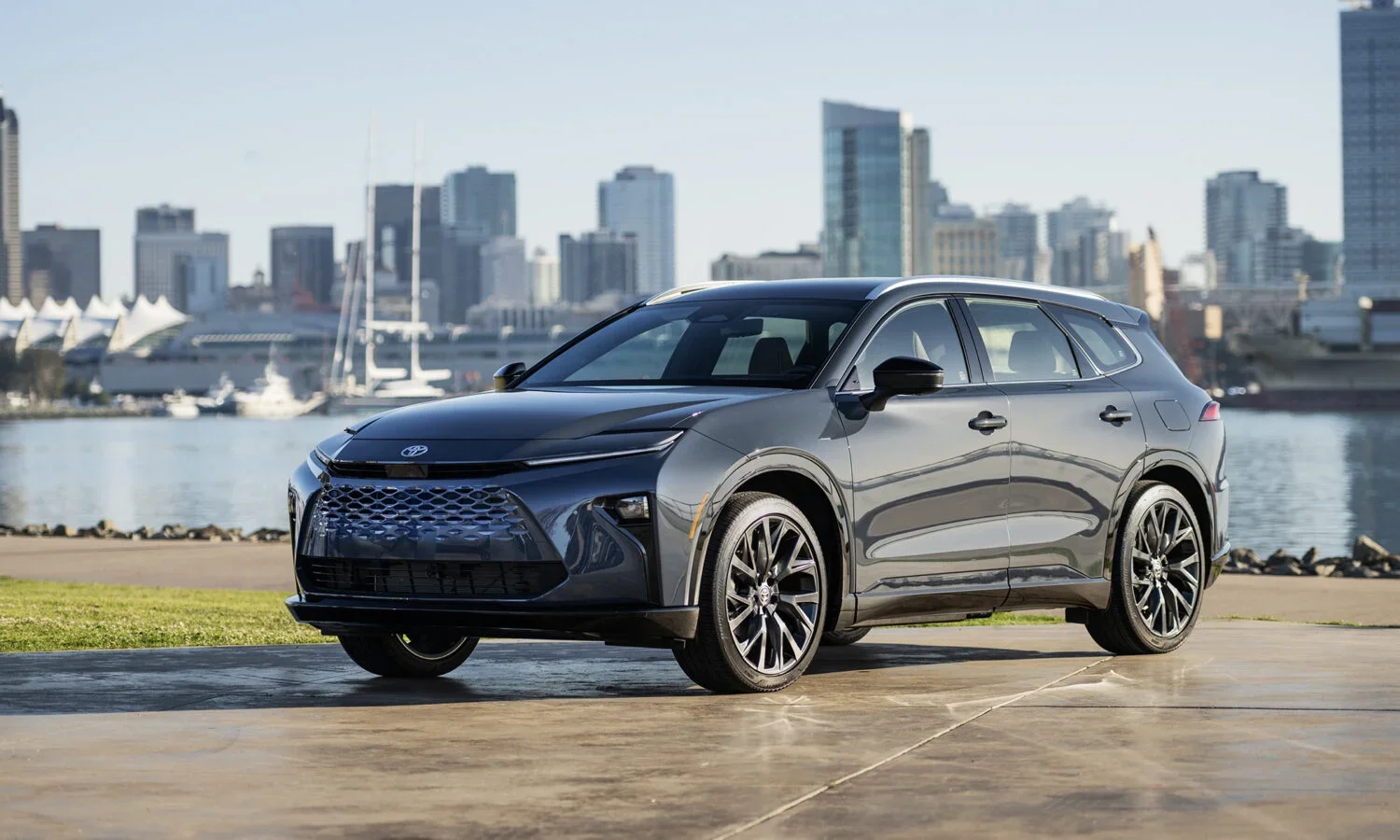 Toyota Представя Своя Нов Луксозен Кросоувър Crown Signia на Американския Пазар