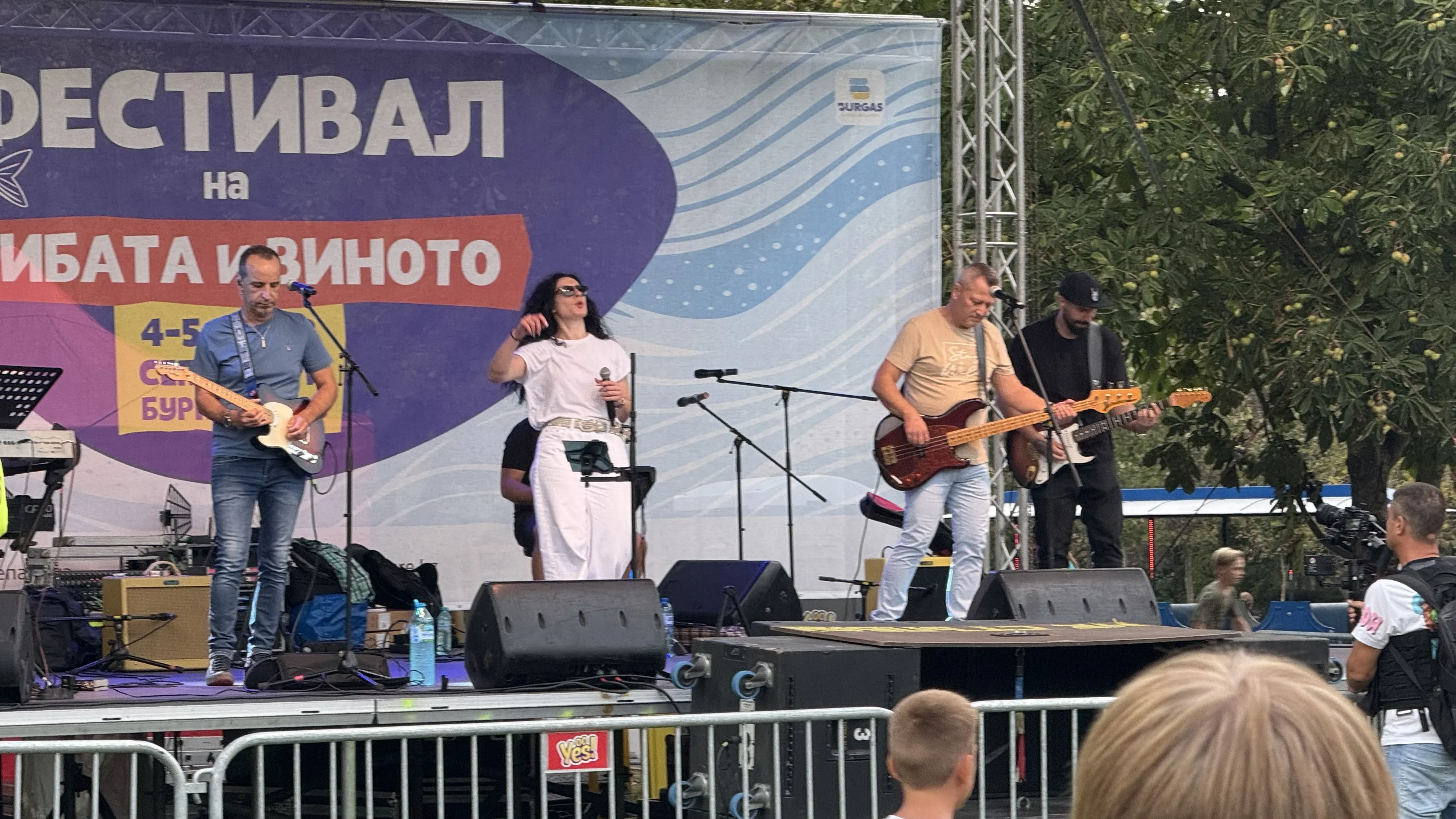Морският дух в сърцето на Бургас: Фестивалът на рибата и виното е в своя разгар