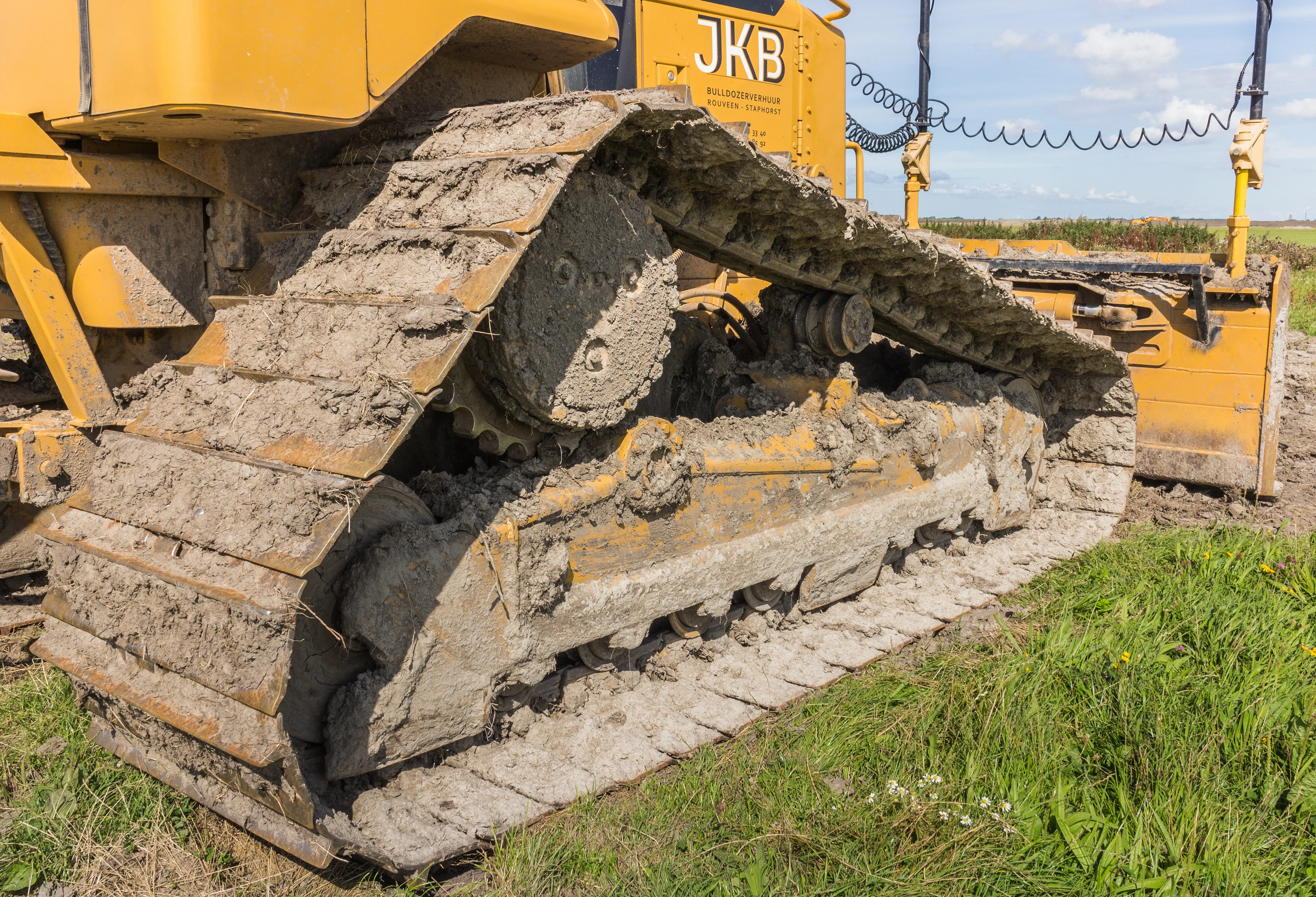 Flooding in Elenite: Bulldozer operator missing after water surge