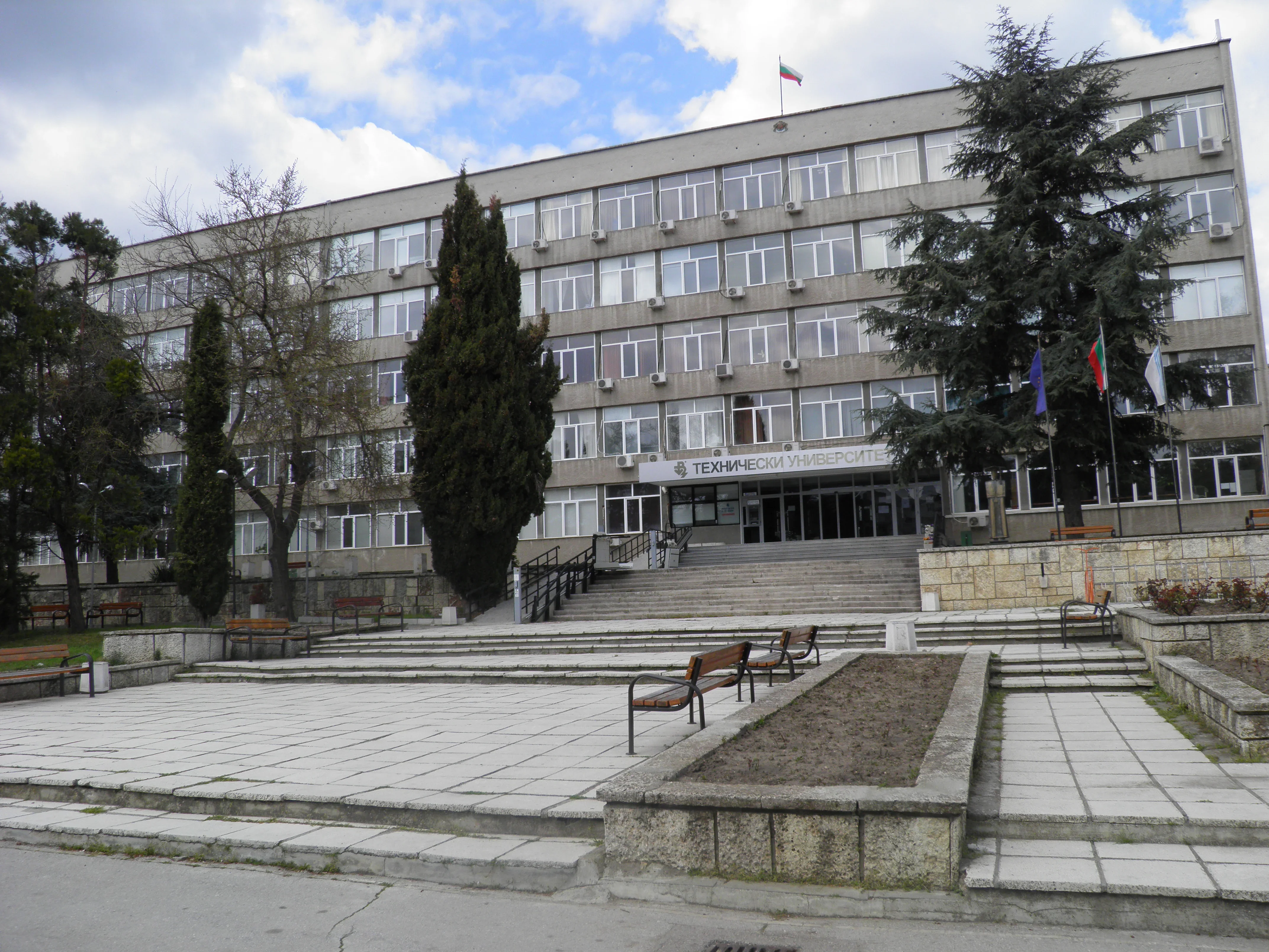 Сименс България открива ново пространство за студенти от ТУ-Варна