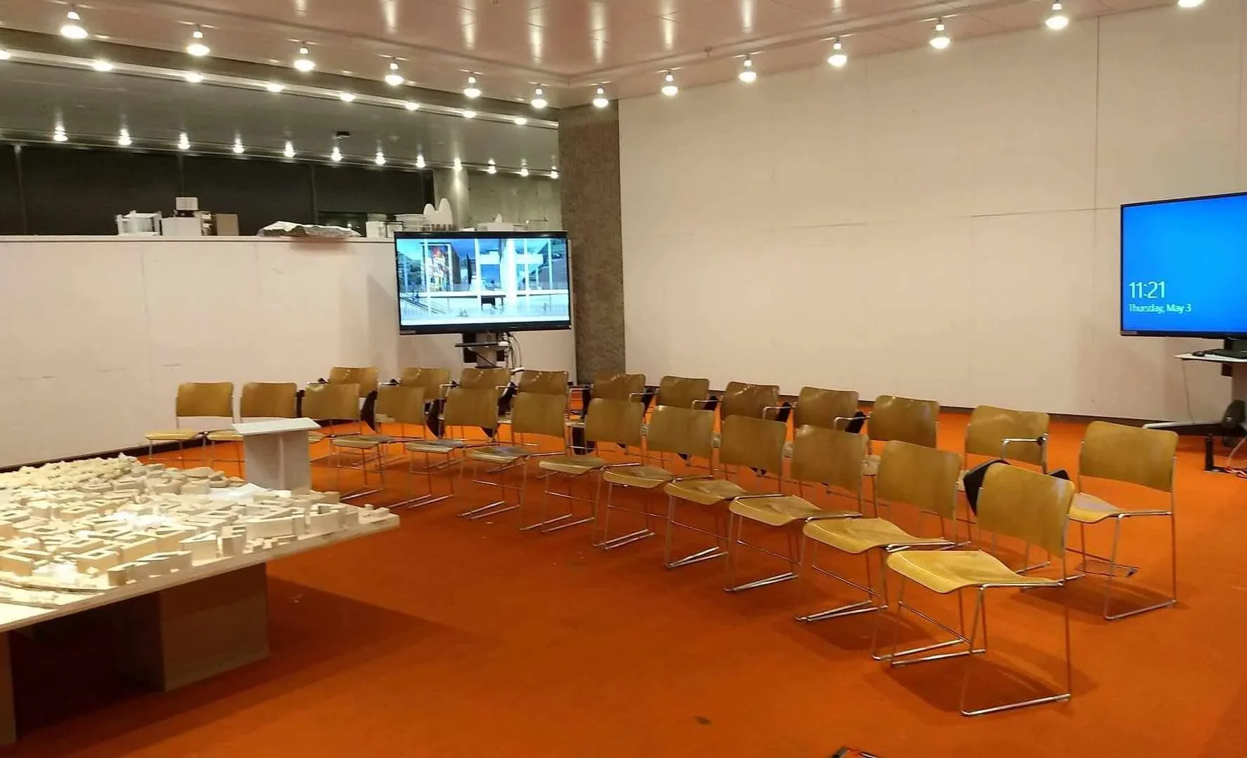 Бургас: Обучителен център на архитекти и архитектурен конкурс