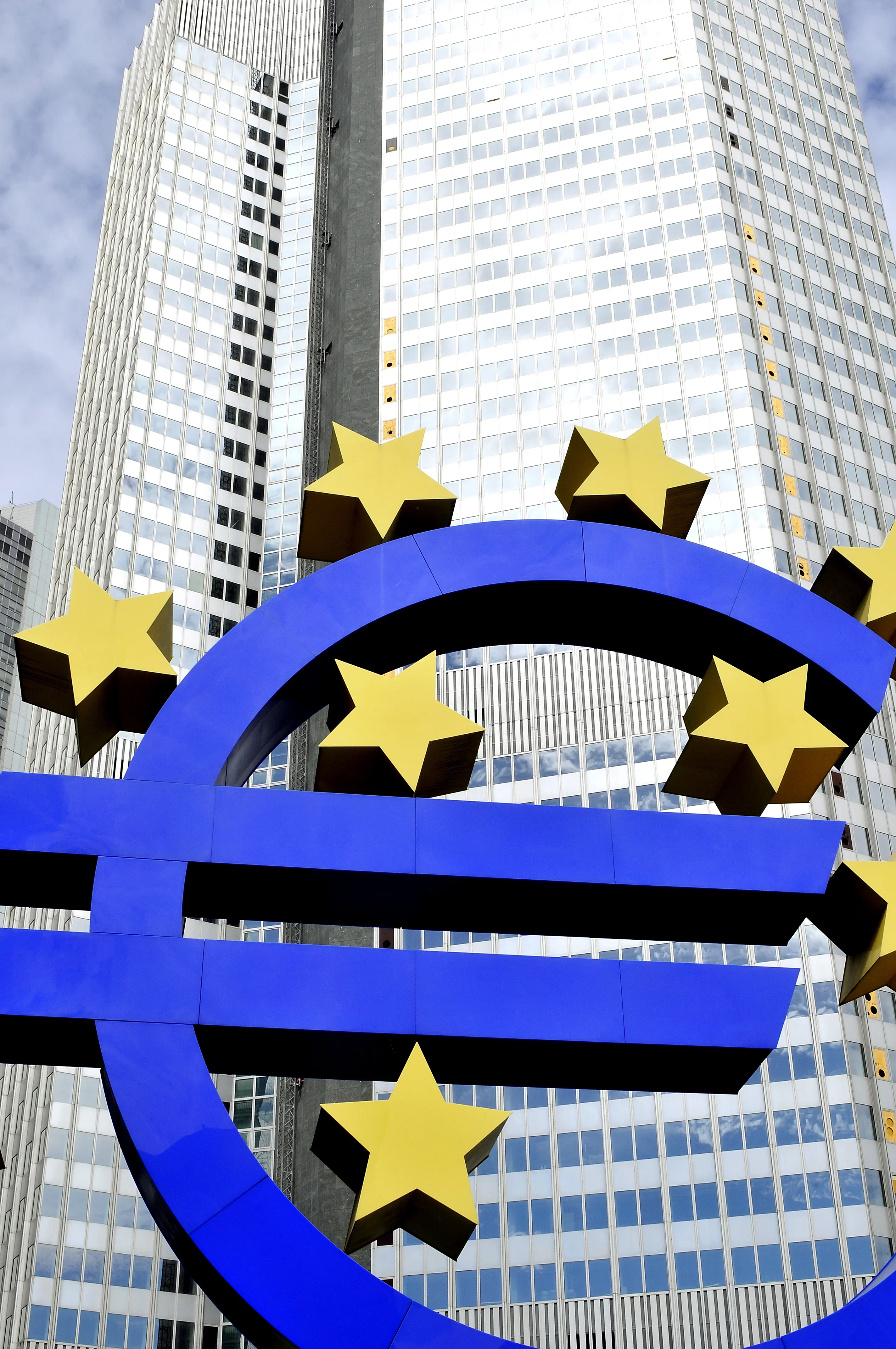 Въвеждане на еврото: България прие всички закони