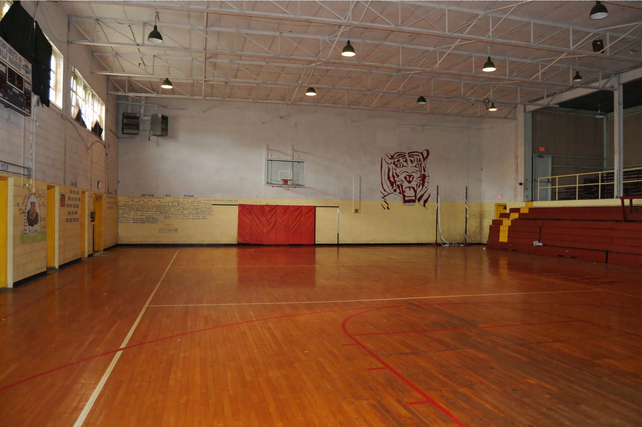 Обновен физкултурен салон в СУ "Епископ Константин Преславски"