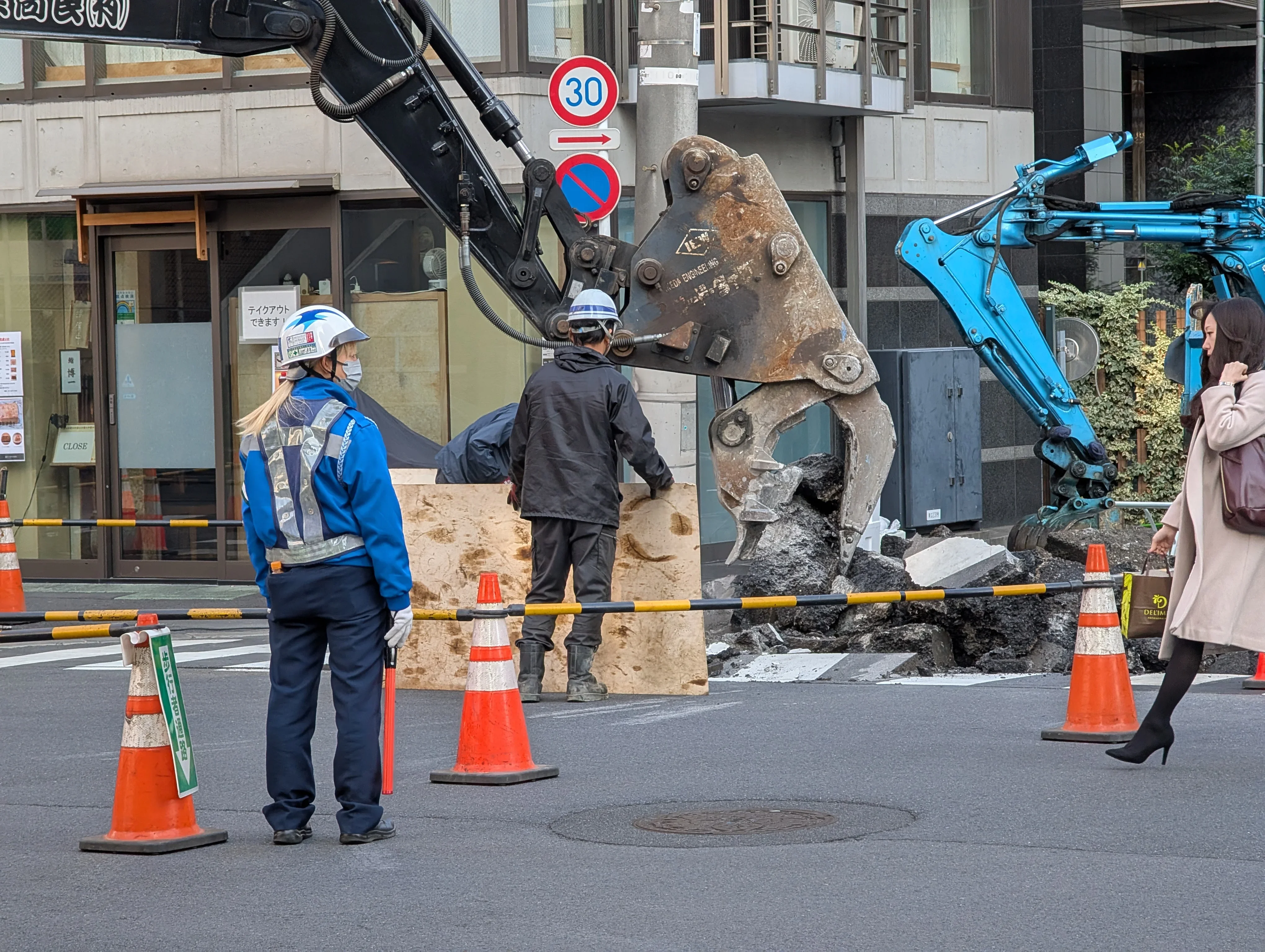 Временна организация на движението по ул. "Дебелт" в Бургас: Ремонтни дейности до края на декември