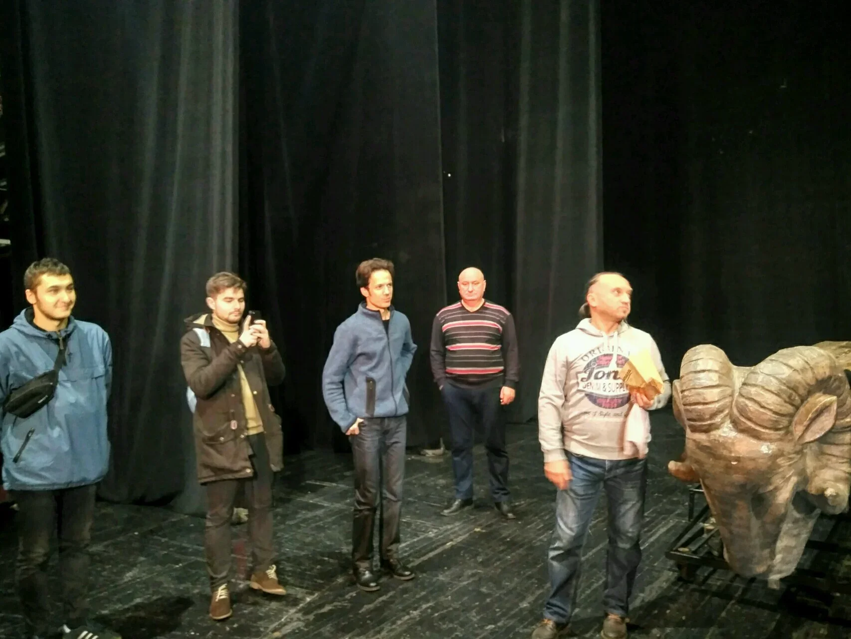 „Театър за всички“ в кв. Победа: Деца участваха в спектакъла „Кой ще играе Хитър Петър?“