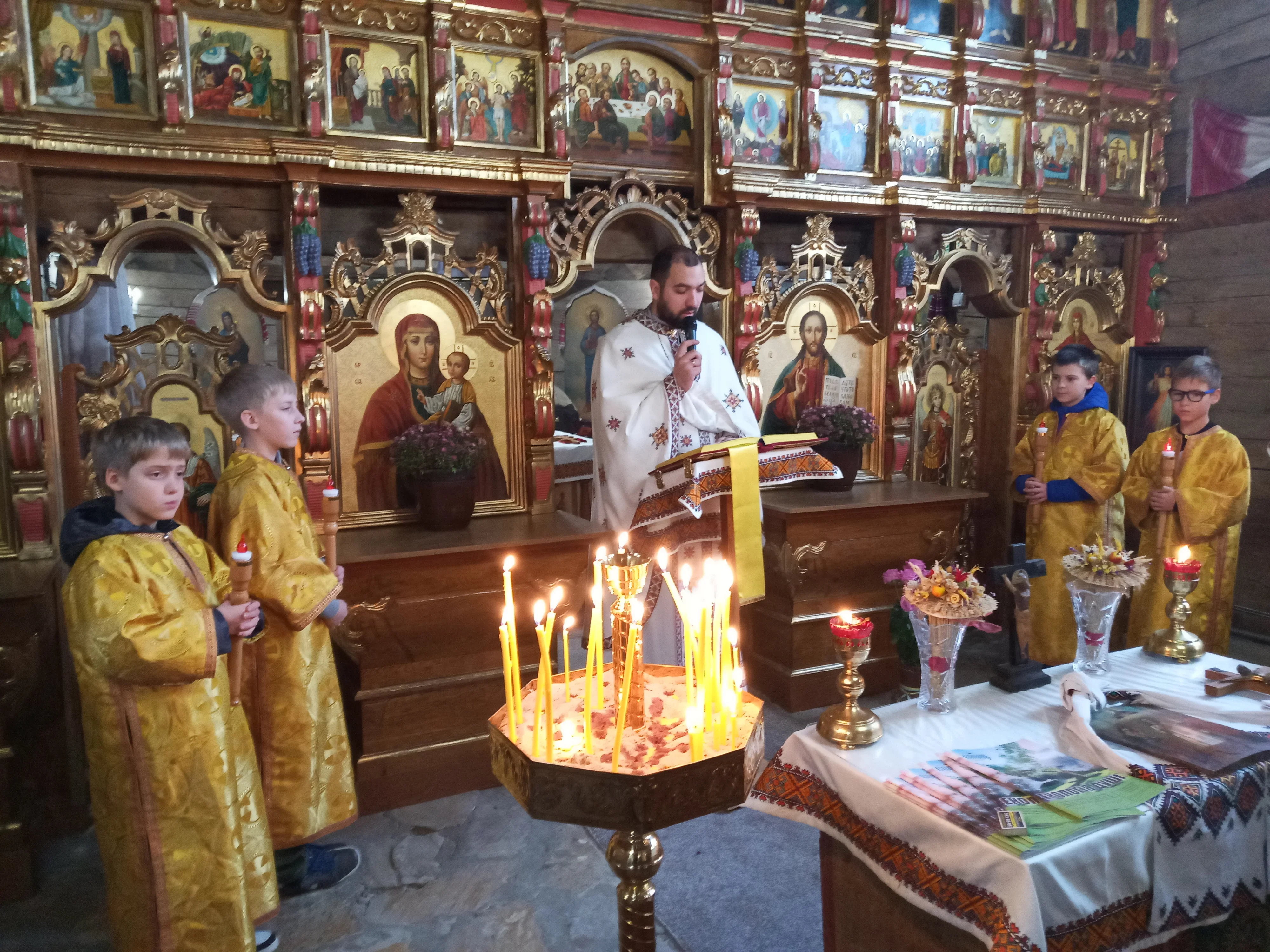 Награждаване в конкурса „Коледно вълшебство“ в храм „Света Богородица“