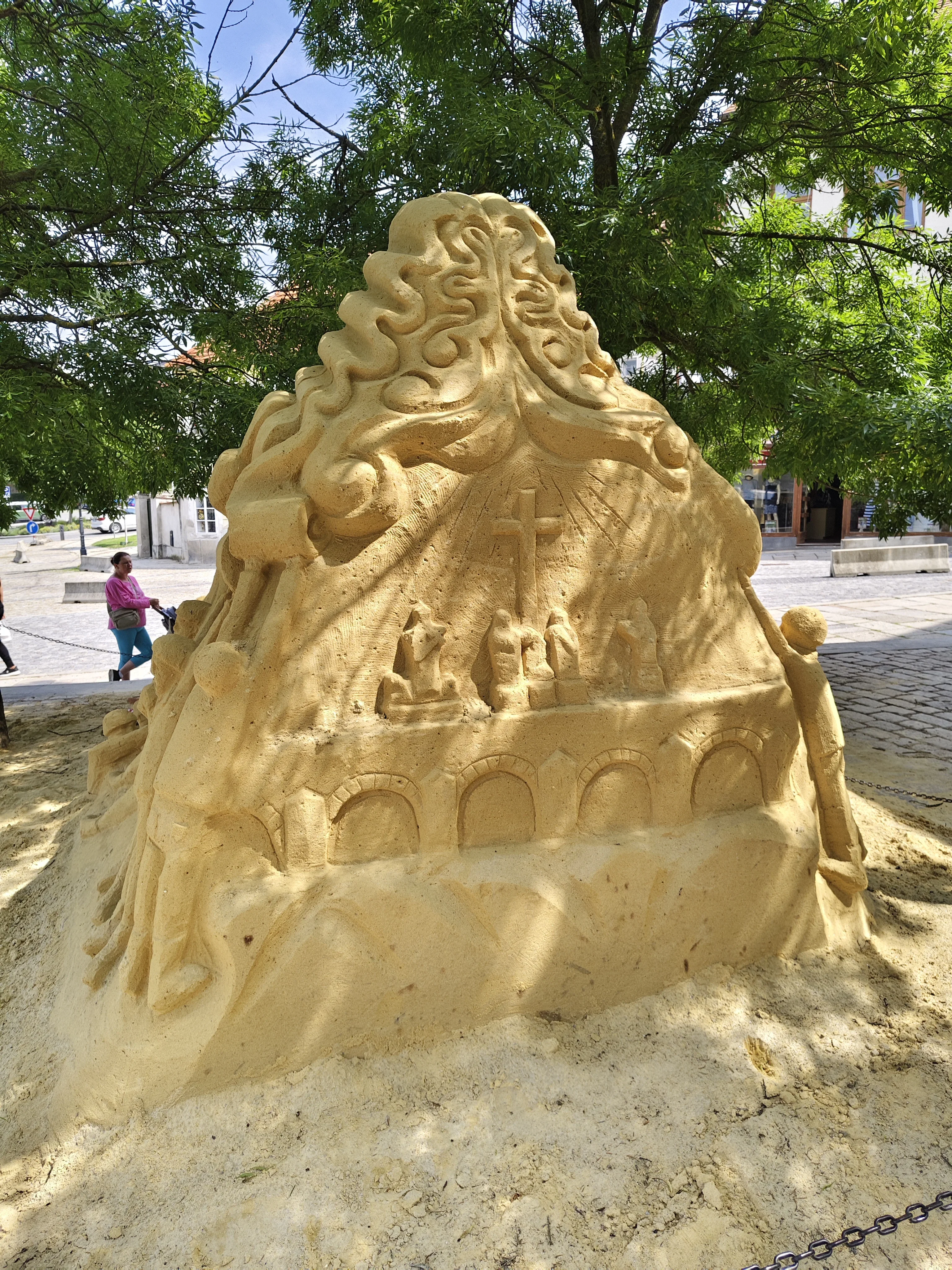 Sand Sculptures by Remy and Paul Hoggard in Burgas: Christmas Magic with 10 Tons of Sand