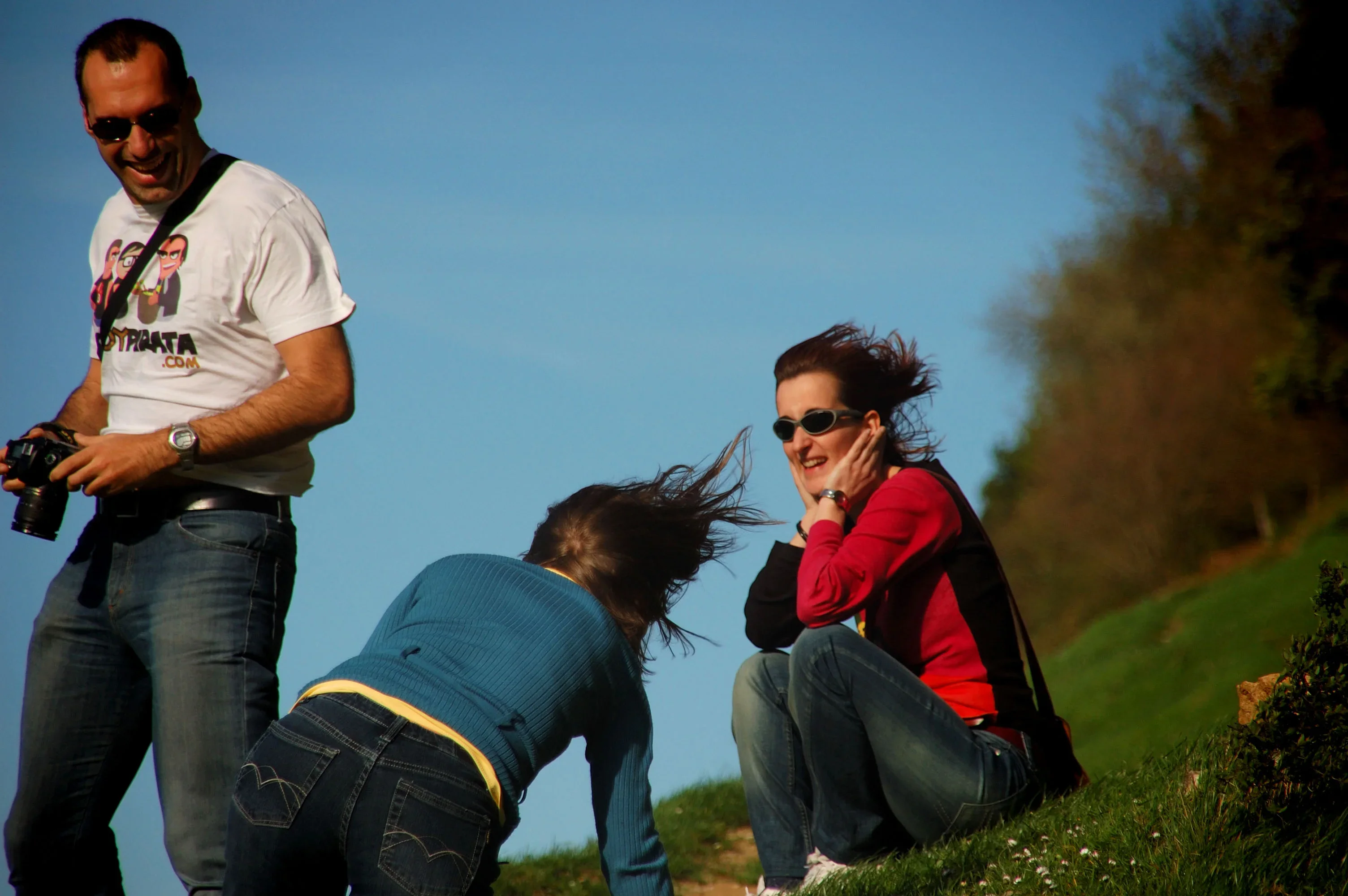Съвети от ГДПБЗН при силен вятър: Как да се предпазим от опасностите