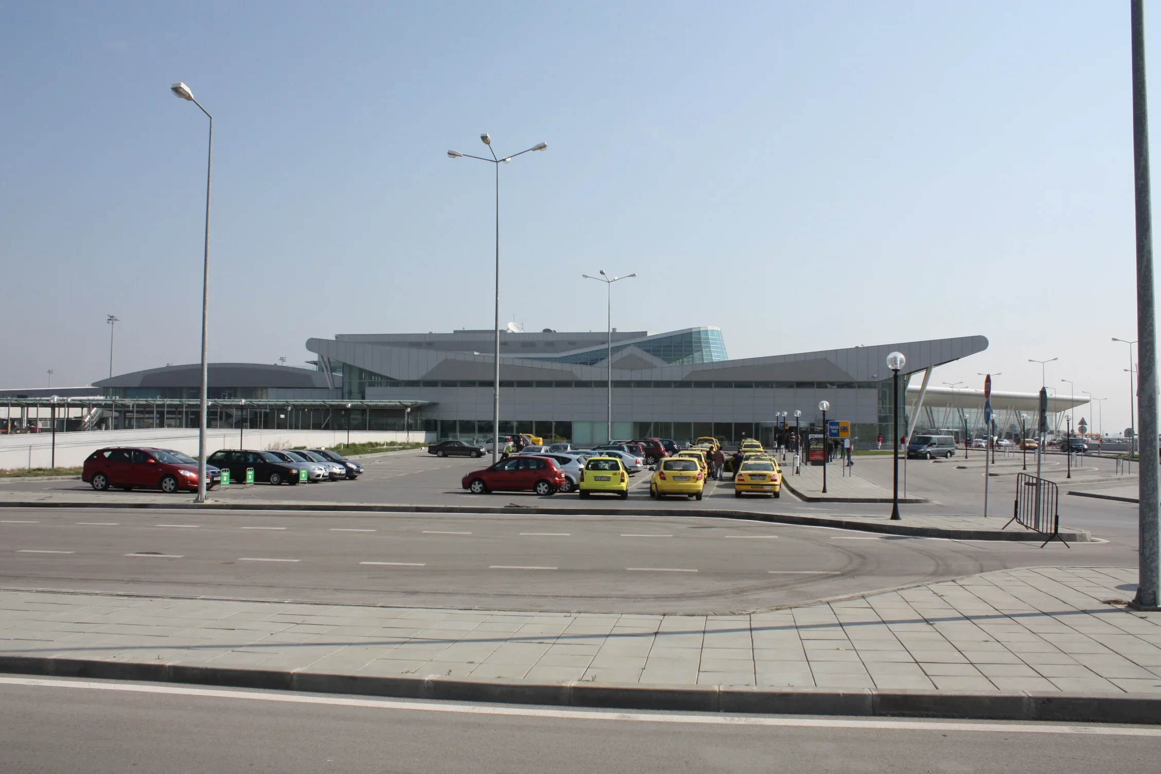 7 flights diverted and 3 canceled at Sofia Airport due to strong wind