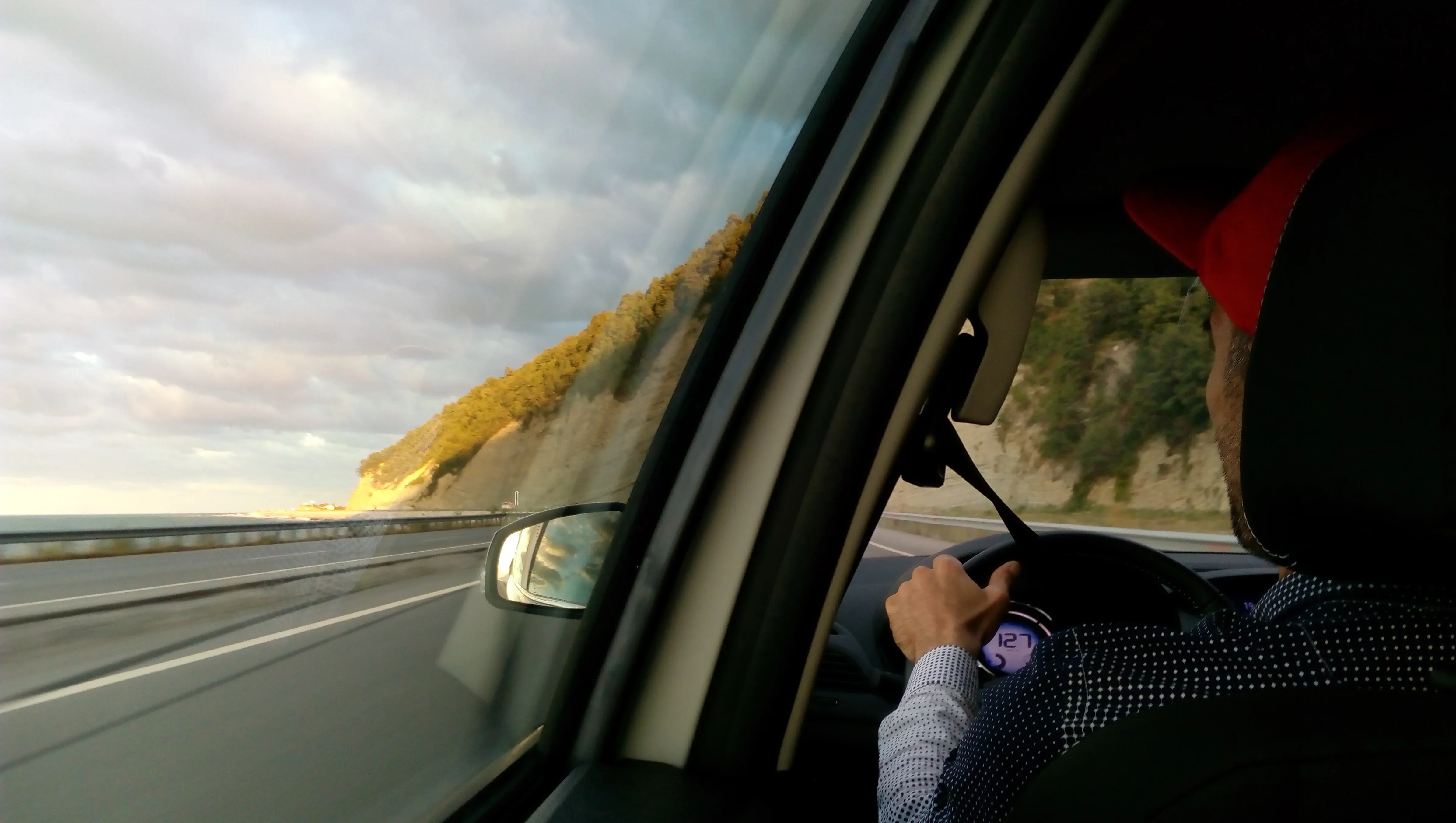 Важно! Забавяне при издаване на шофьорски книжки през януари 2026 г.