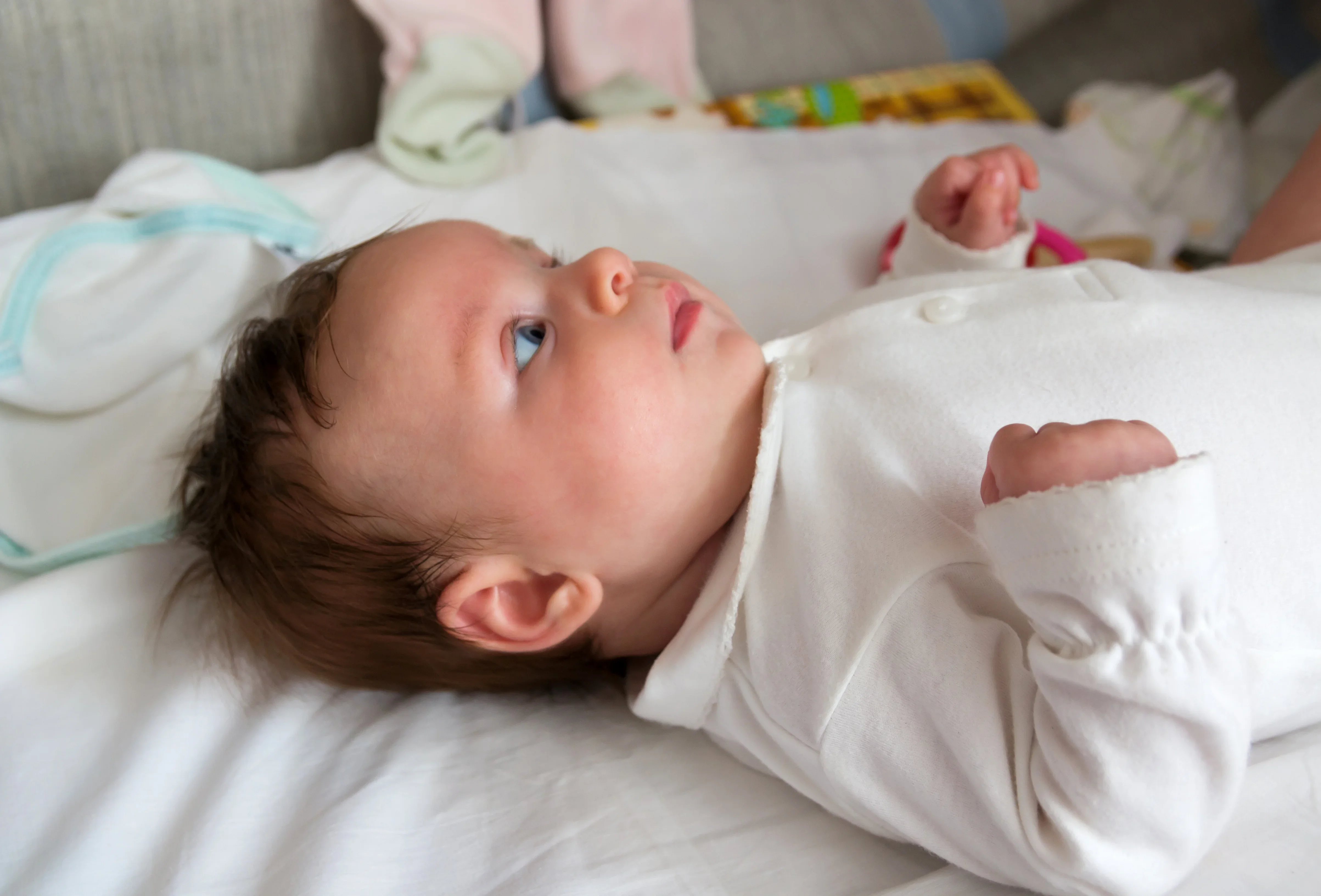 Падіння народжуваності айтоських немовлят за кордоном та невелике зростання шлюбів у 2025 році.