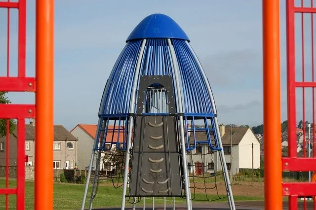 Нова зона відпочинку та дитячий майданчик відчинили двері в бургаському кварталі «Ветрен»