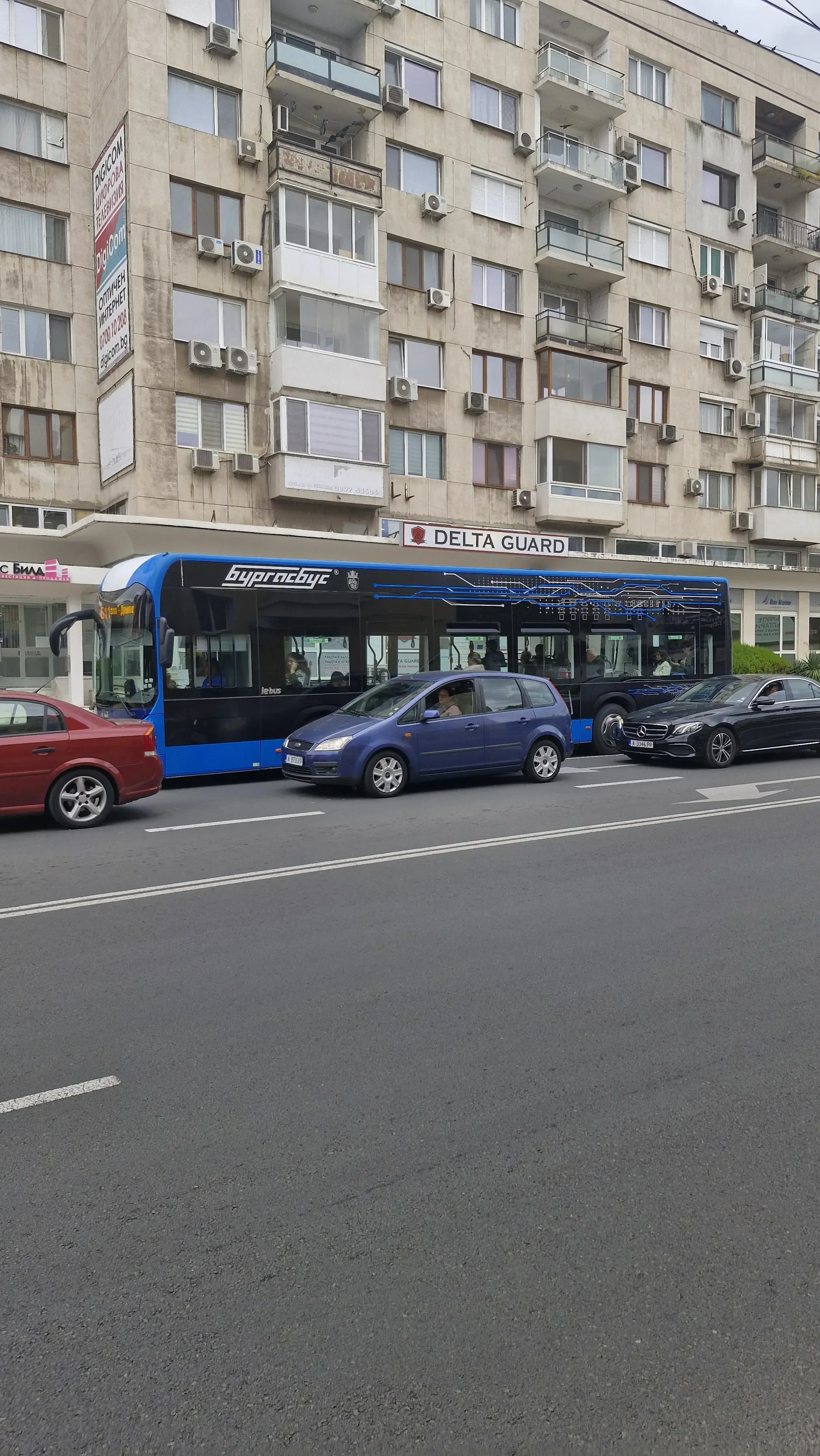 Община Бургас въвежда месечни карти за градски транспорт на цена 1 евро за ученици и студенти