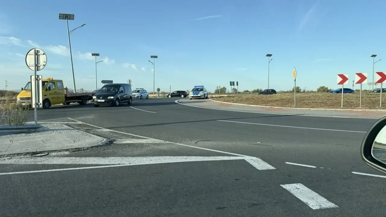 Задържани 5 мъже за "клониране" на коли и контрабанда