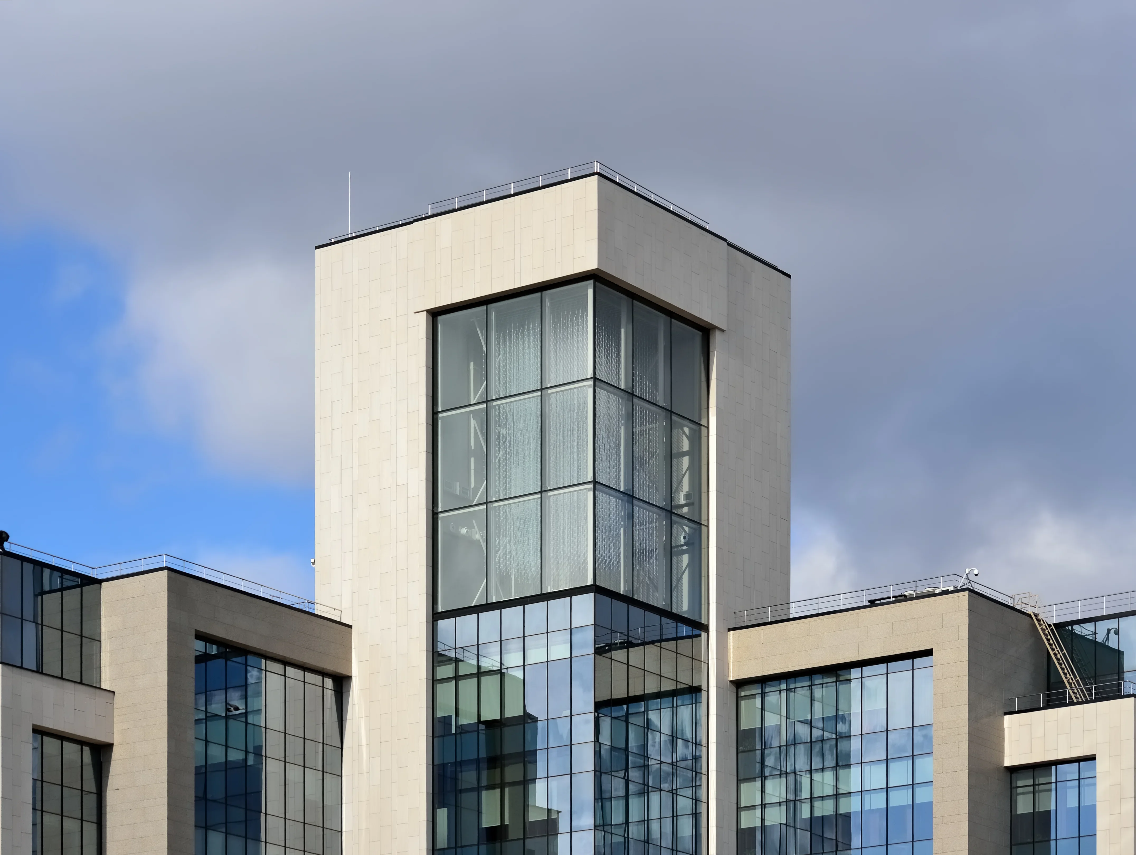 Лукойл продава чуждестранни активи на Carlyle Group за $22 милиарда