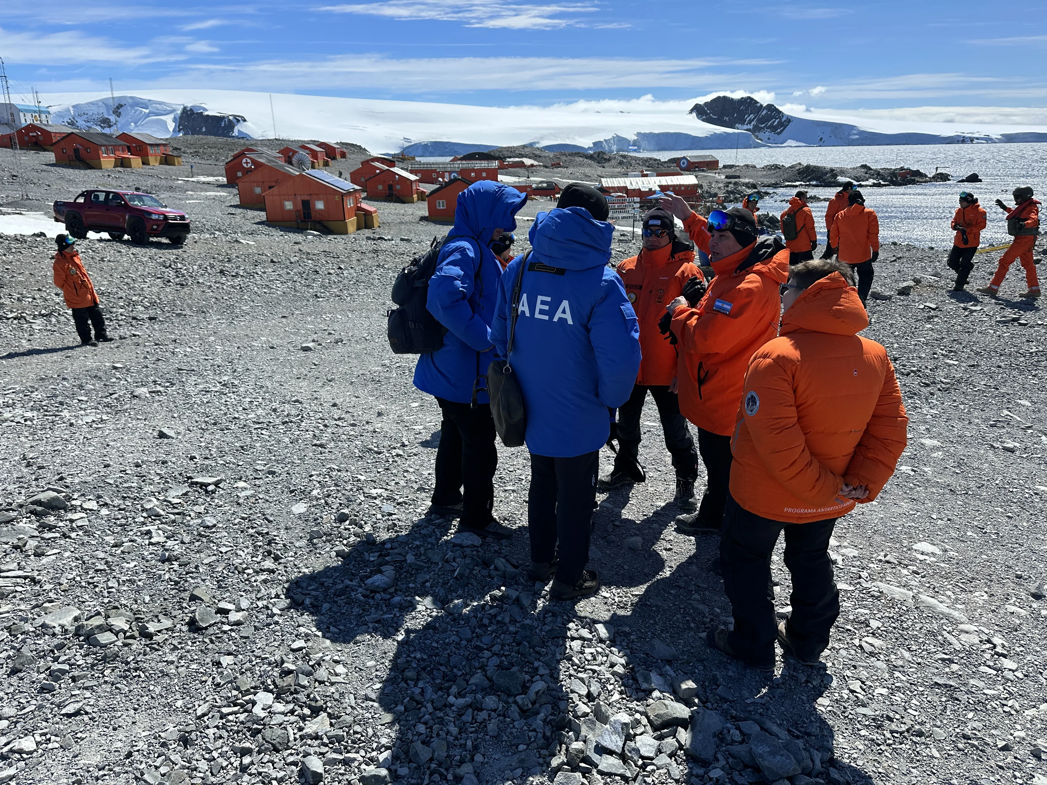 Болгарські полярники наживо з Антарктиди: завдання, проєкти та виклики