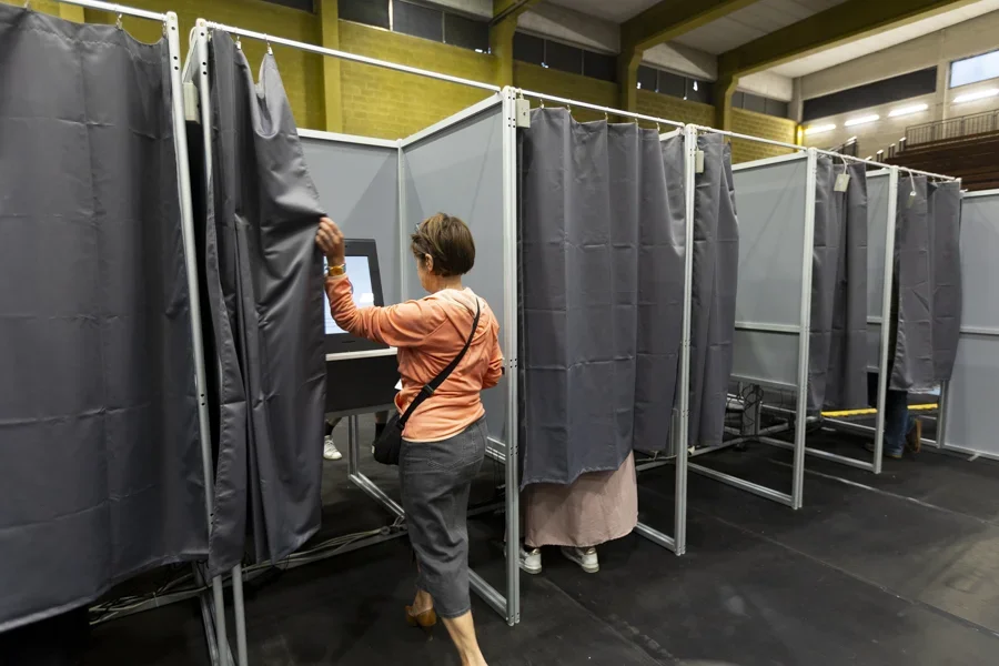 Дослідження: Мобілізація до дострокових виборів висока, Румен Радев лідер?